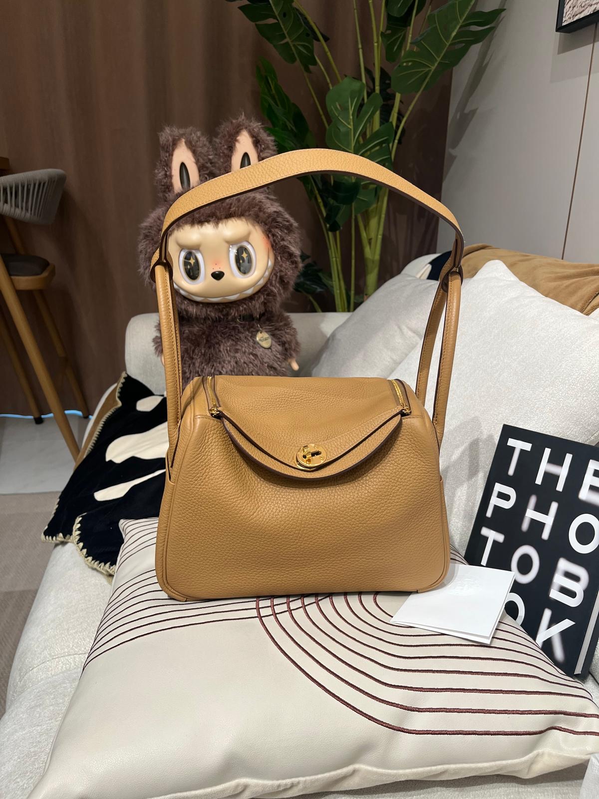 Hermes Lindy 26,餅乾金扣,STAMP Z  TC粒粒牛皮 100%Authentic ,98%new ✅收據✅dust bag✅box 