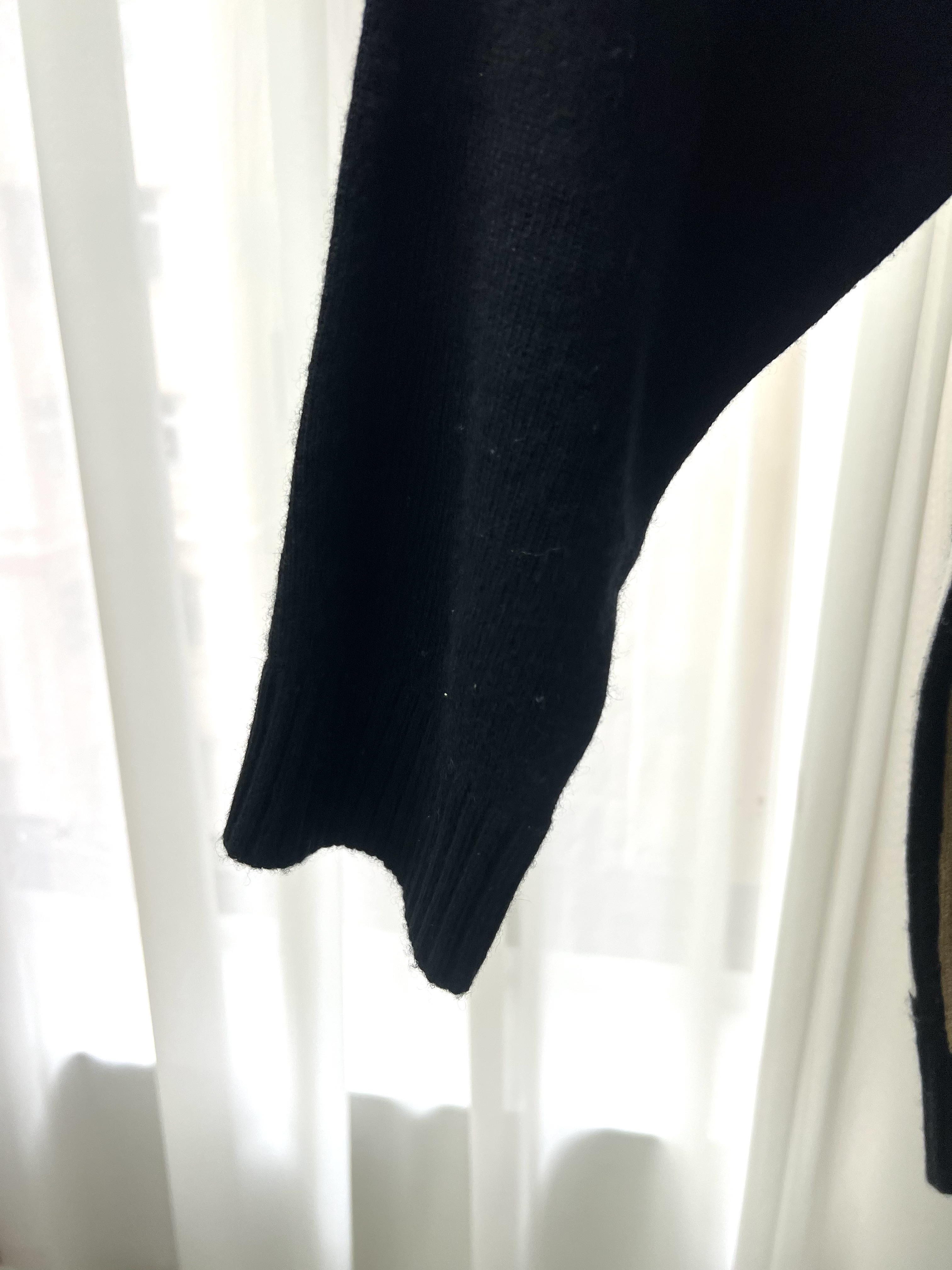 Pre-Owned HERMÉS Cashmere Poncho / Product Code: 26051907