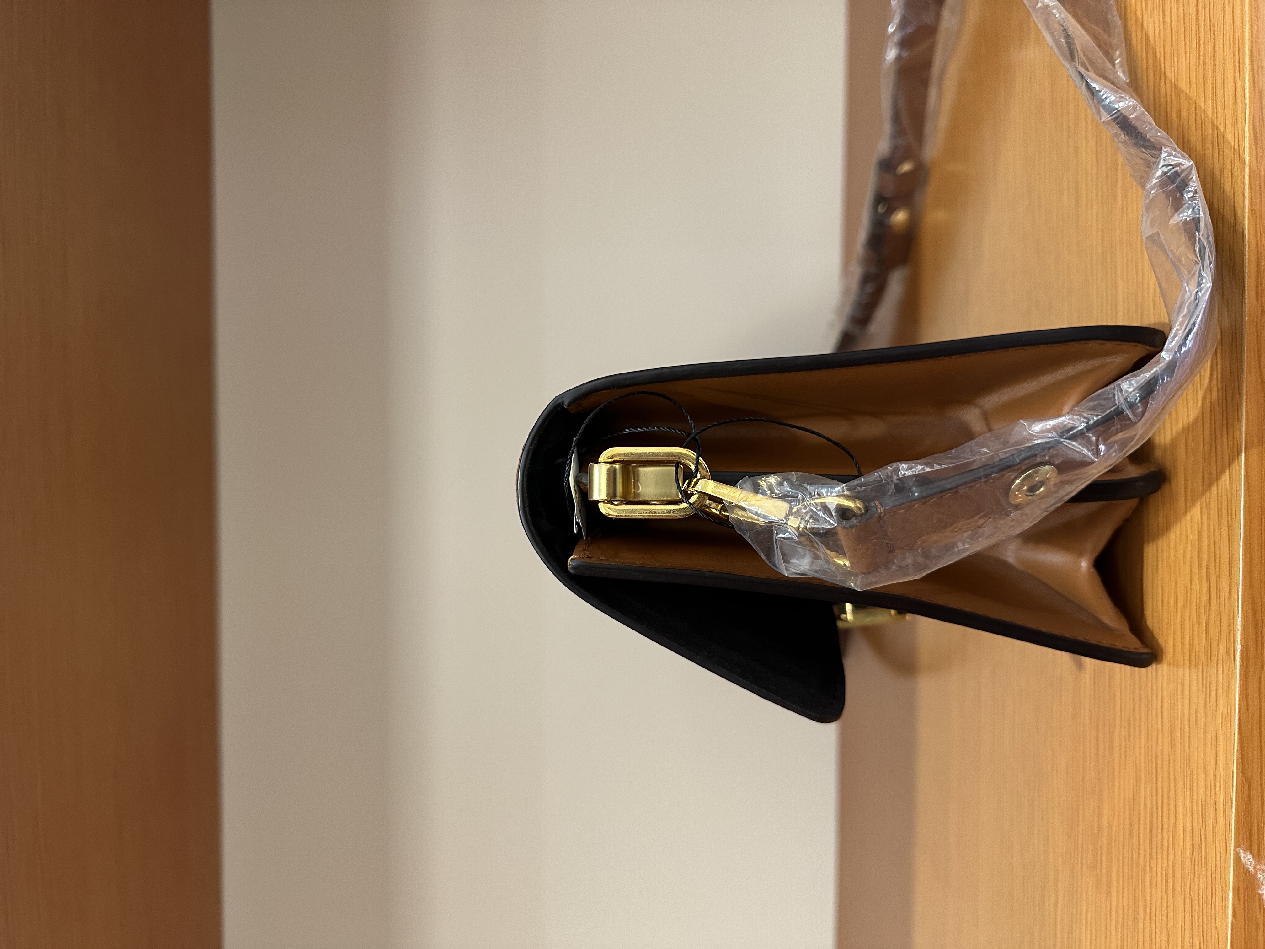 直播貨品 |  [1個-$100 2個-$300］HH22