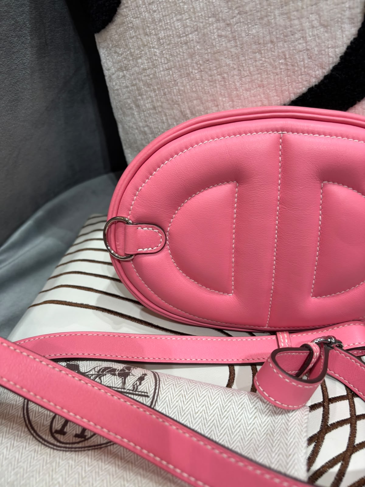 Hermes in the loop belt bag STAMP Y ,calfskin100%Authentic,98%new✅dust bag