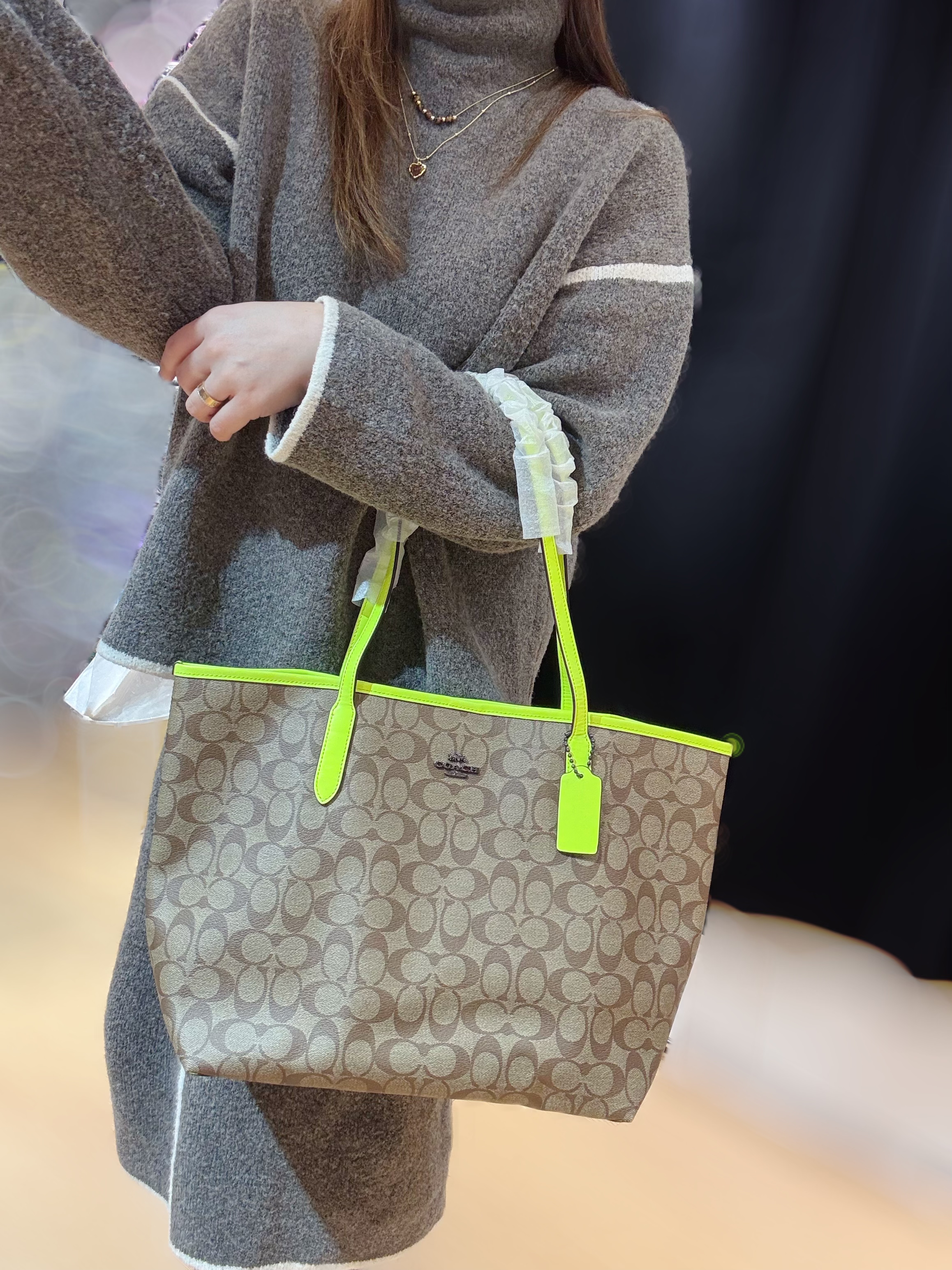 Coach City tote logo/m/yellow