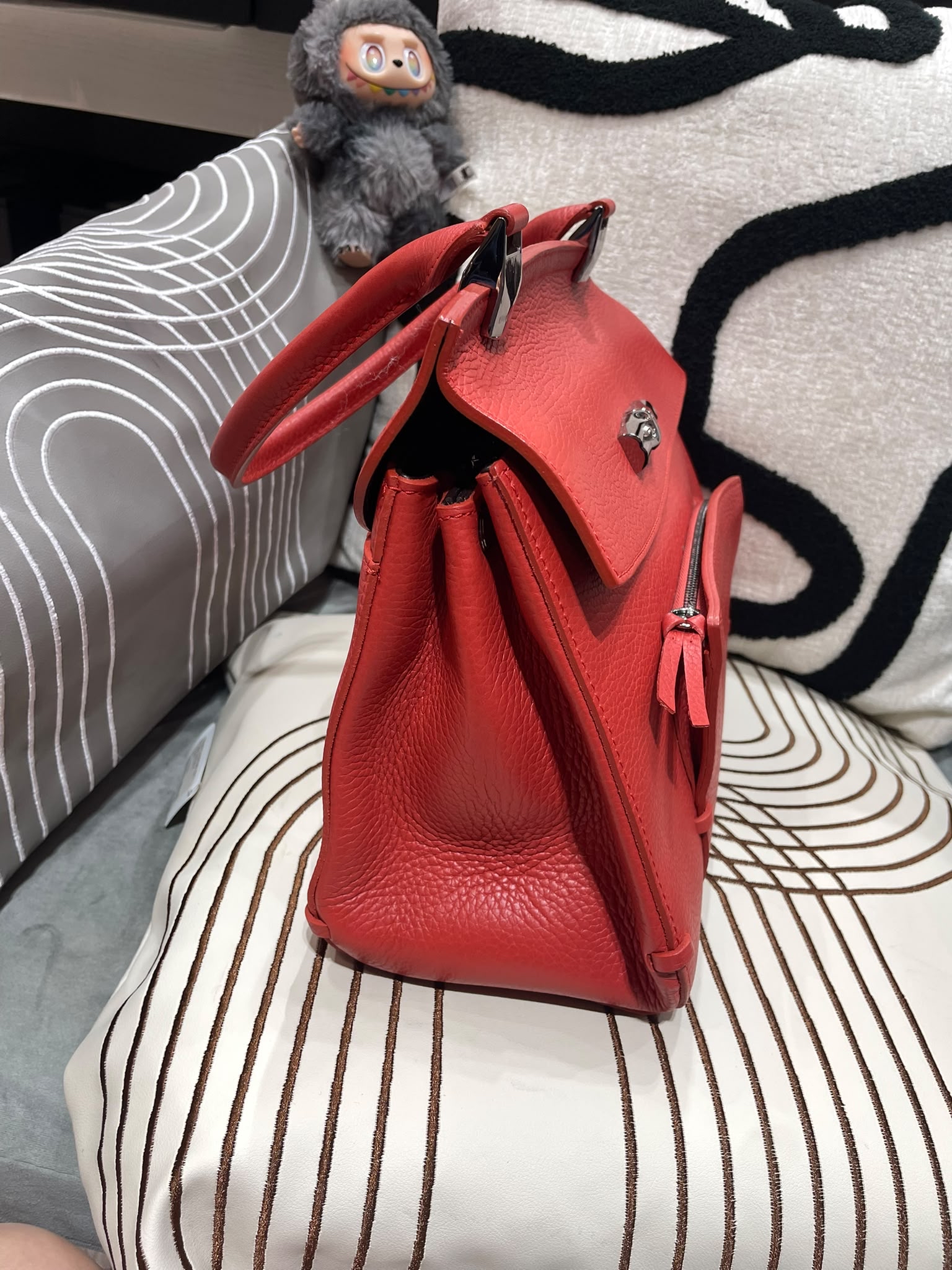Longchamp Calfskin Shoulder Bag 100%Authentic, 98%New