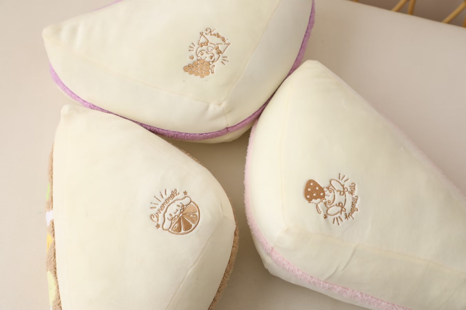 Sanrio三文治攬枕 -1個- 現貨