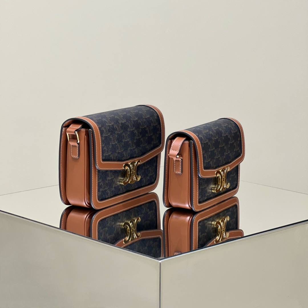 🔥大货实拍图 𝗖𝗘𝗟𝗜𝗡𝗘 ♥ 𝗧𝗥𝗜𝗢𝗠𝗣𝗛𝗘 𝗕𝗢𝗫 型号：191242 中号尺寸：22.5*16*7cm 小号尺寸：18.5*14*6cm 𝑪𝒆𝒍𝒊𝒏𝒆老花凯旋门，老花配纯色包边的设计，散发着法式优雅的气息，简直是复古到心坎儿😍