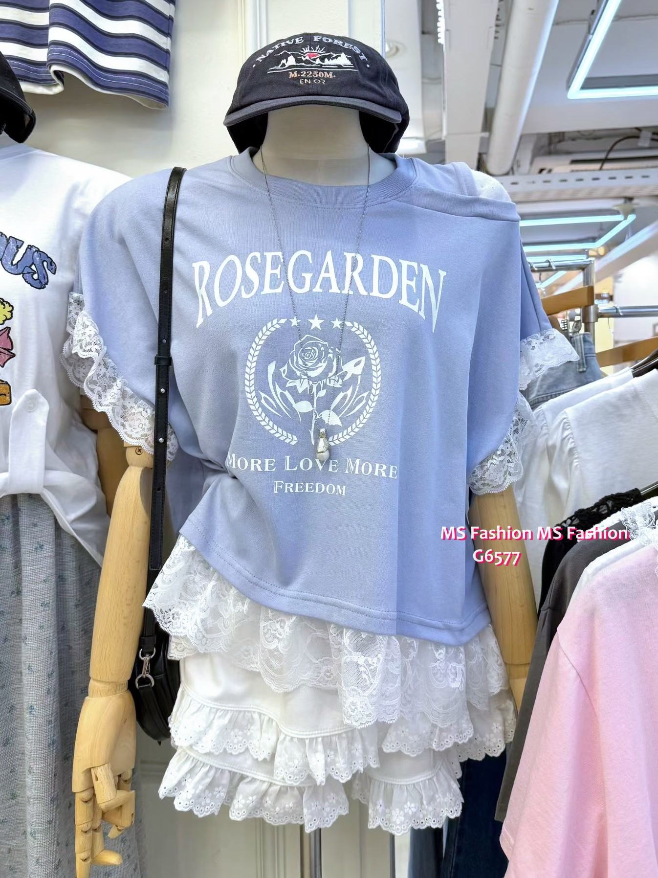G6577 型格露肩拼lace top