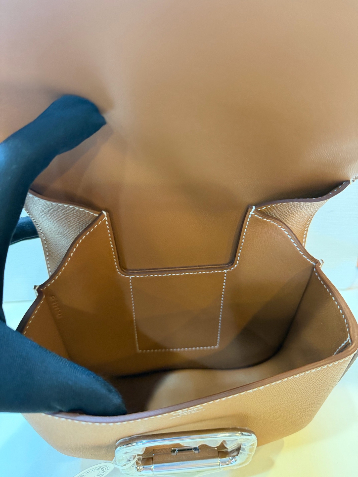 Pre-Owned HERMÉS Della mini Stamp W / Product Code: 26042426