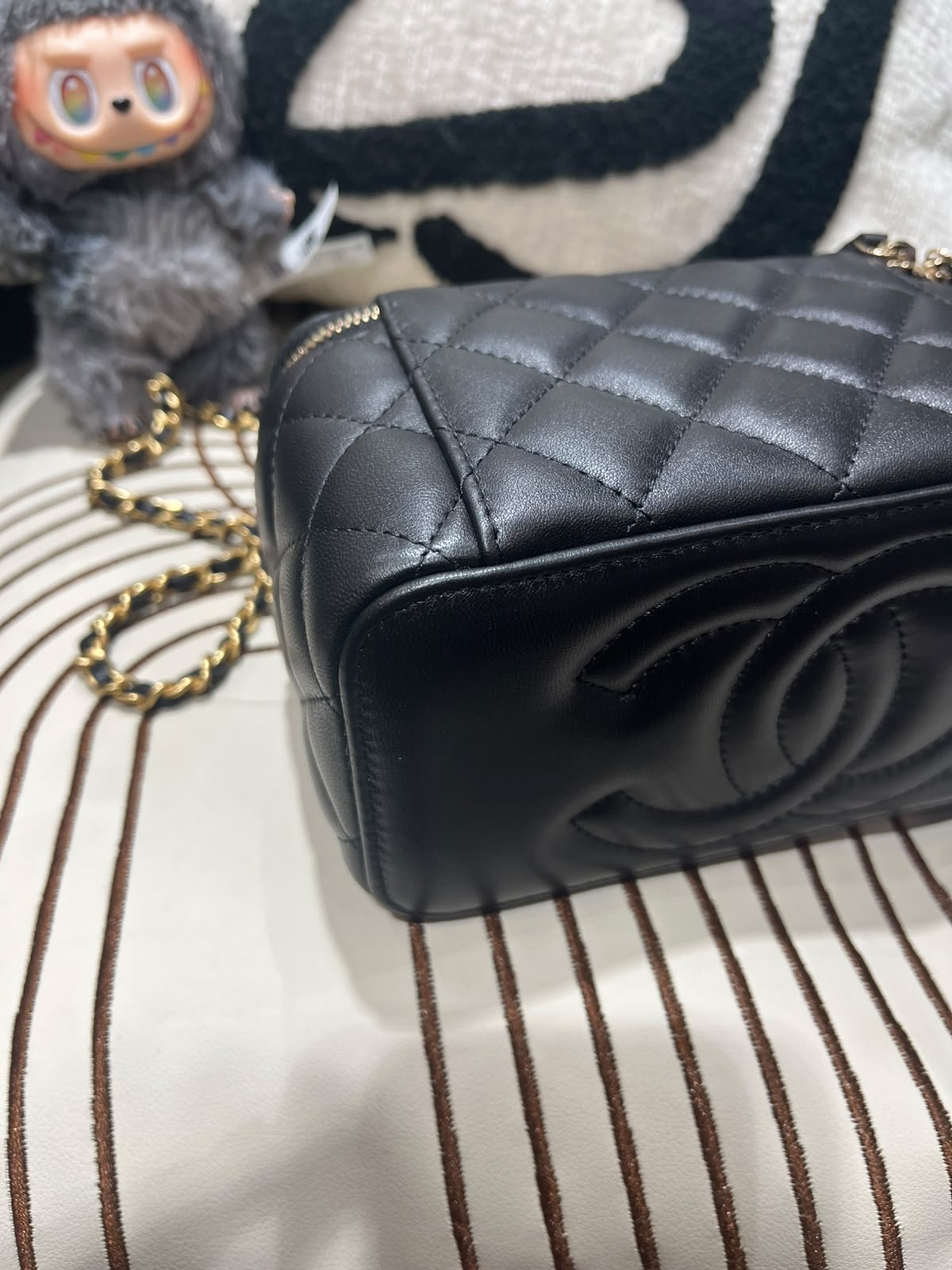 未使用品 Chanel Vanity With Pearl Crush 金球長盒子100%Authentic, Unused全新未使用品✅晶片✅Dust bag✅Box