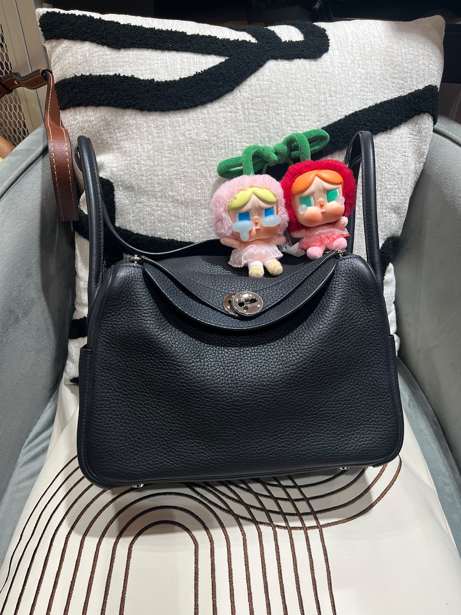 HERMES LINDY 26,STAMP Y 黑銀 100%Authentic, 95%new  ✅塵袋✅box