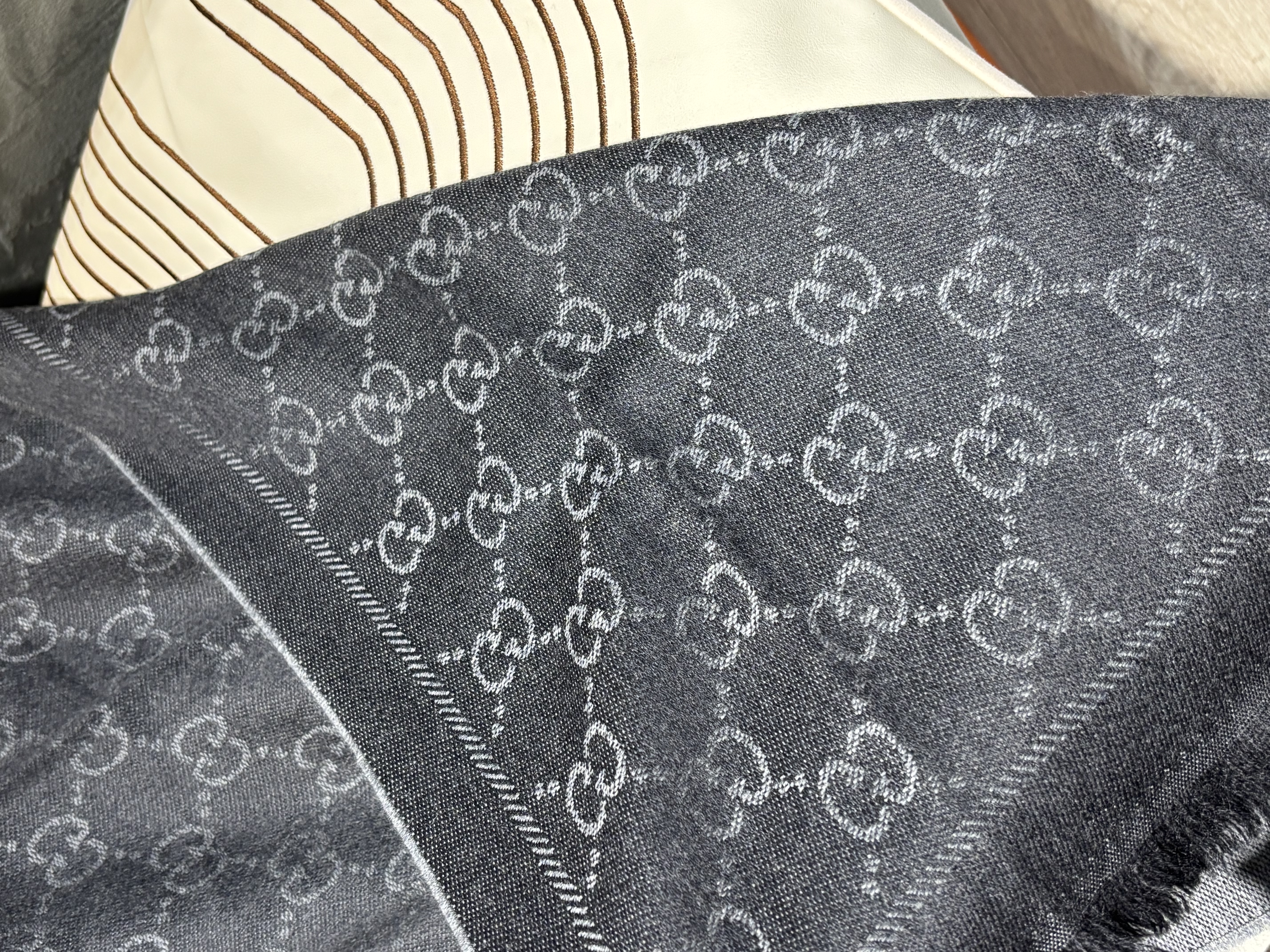 GUCCI Wool GG Monogram Scarf 133483 灰色羊毛頸巾 100%Authentic, 99%New