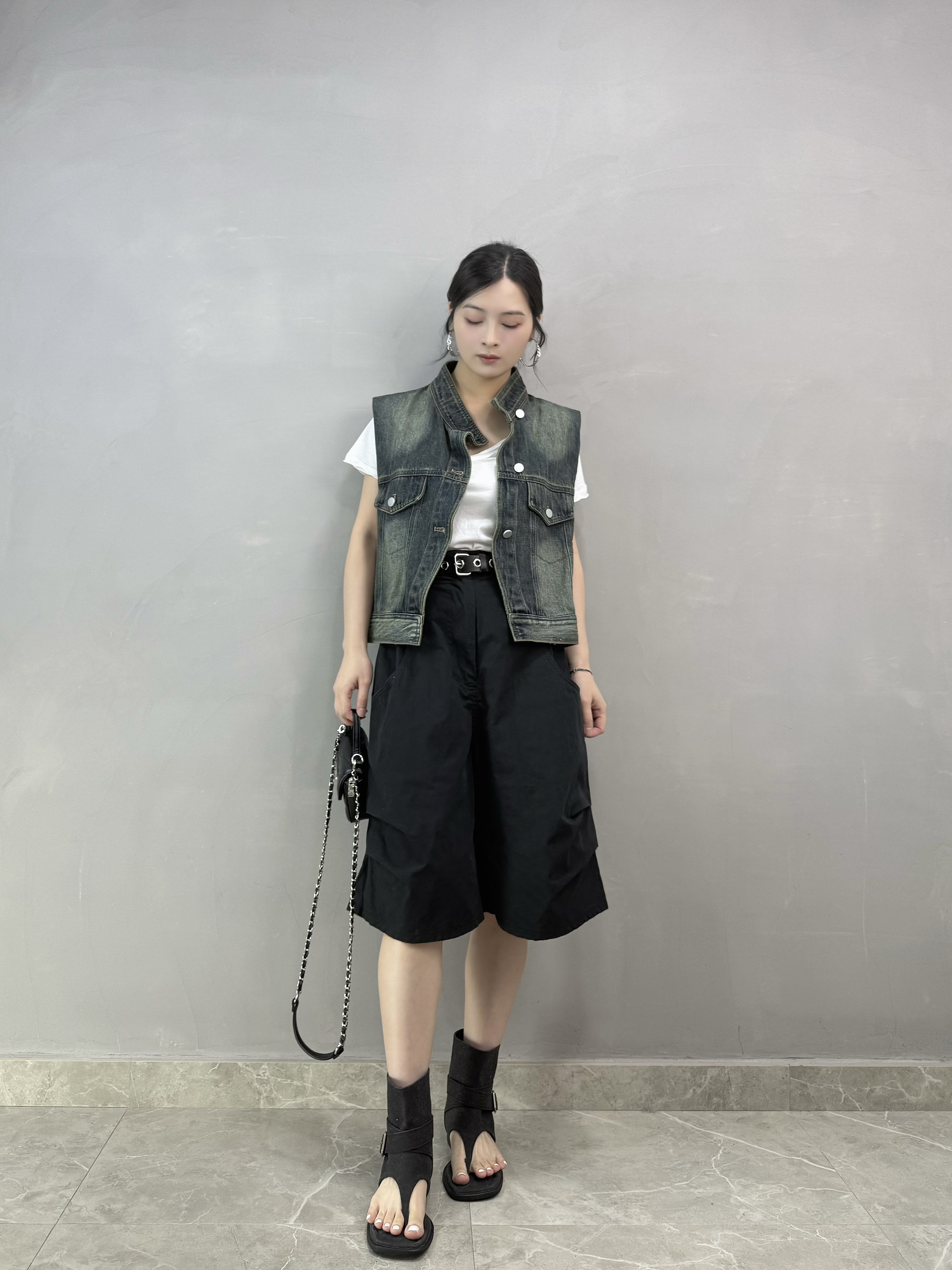 A16 洗水牛仔背心外套