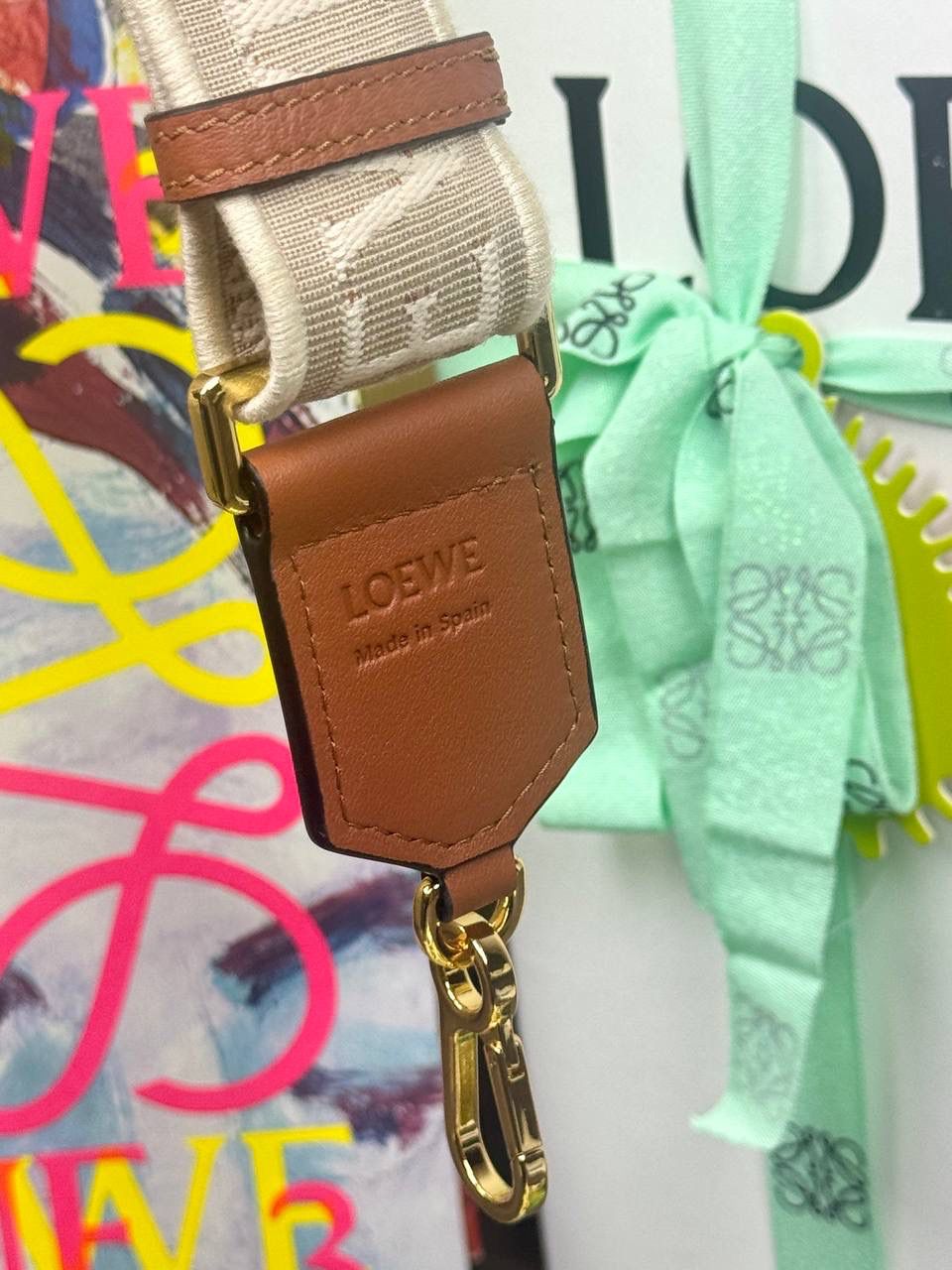 𝐀𝐧𝐚𝐠𝐫𝐚𝐦 刺绣肩带「棕色/金扣」 👈 全新升级上线♻️ 尺寸:𝟗𝟗-𝟒𝐜𝐦（长度可调节） 编码：182323