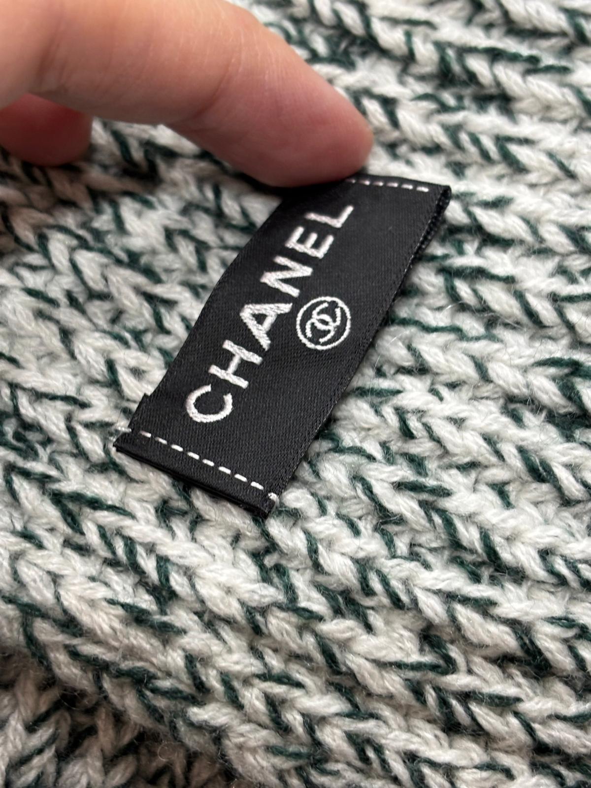 Chanel Scarf 100%cashmere  羊毛頸巾100%Authentic,99%new  