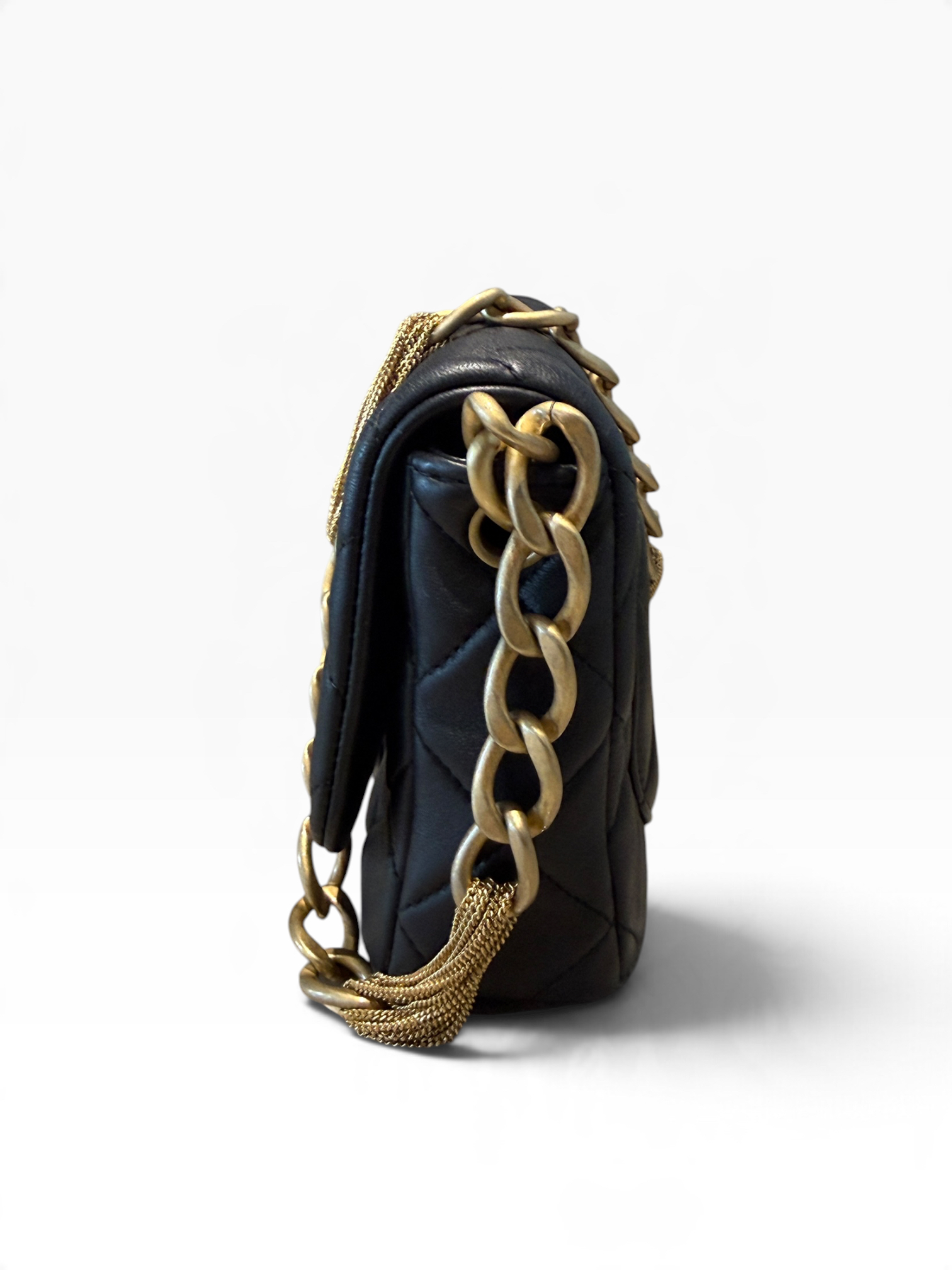 Pre owned chanel shoulder black P10121