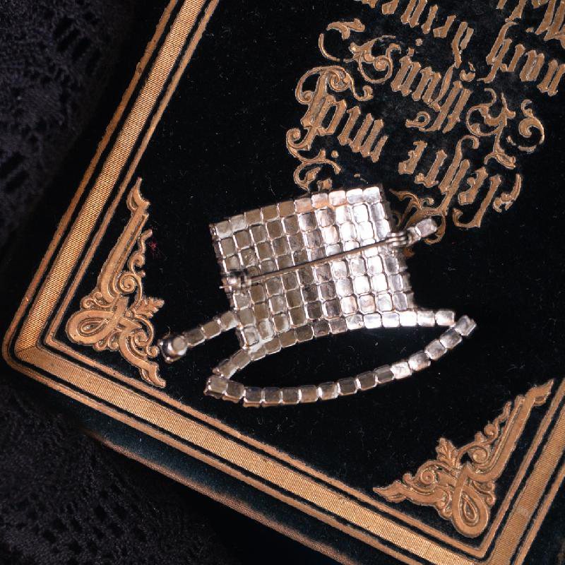 Mid-Century Sparkling Magician's hat Brooch from America (MN386)