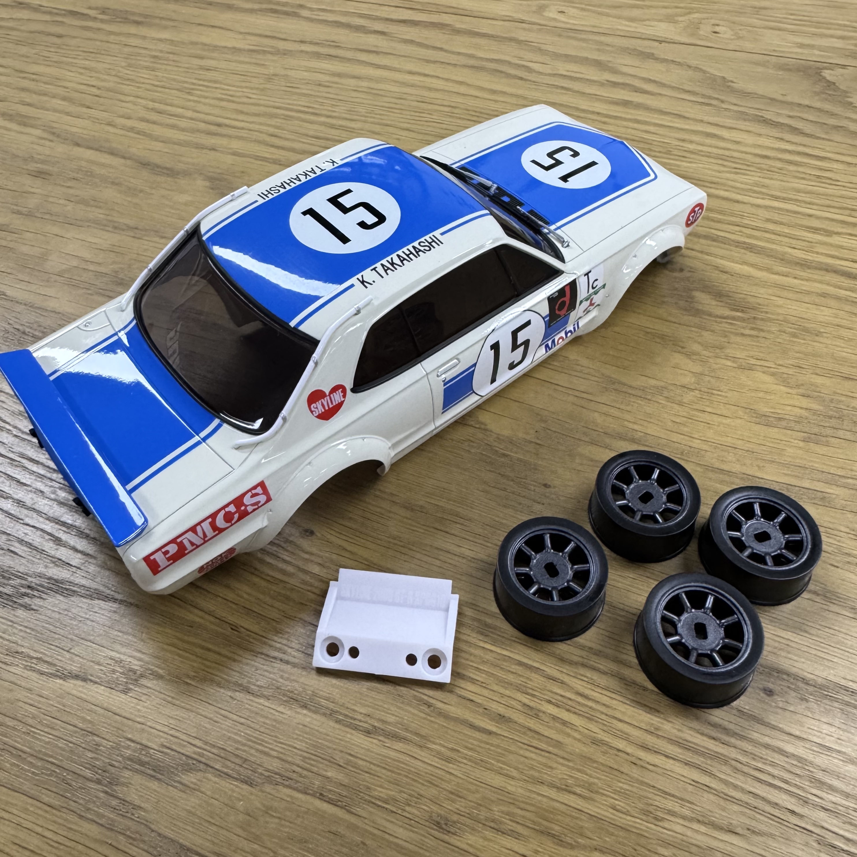 NISSAN SKYLINE NISMO 2000GT-R (KPCG10) No. 15 Red MZP472BL