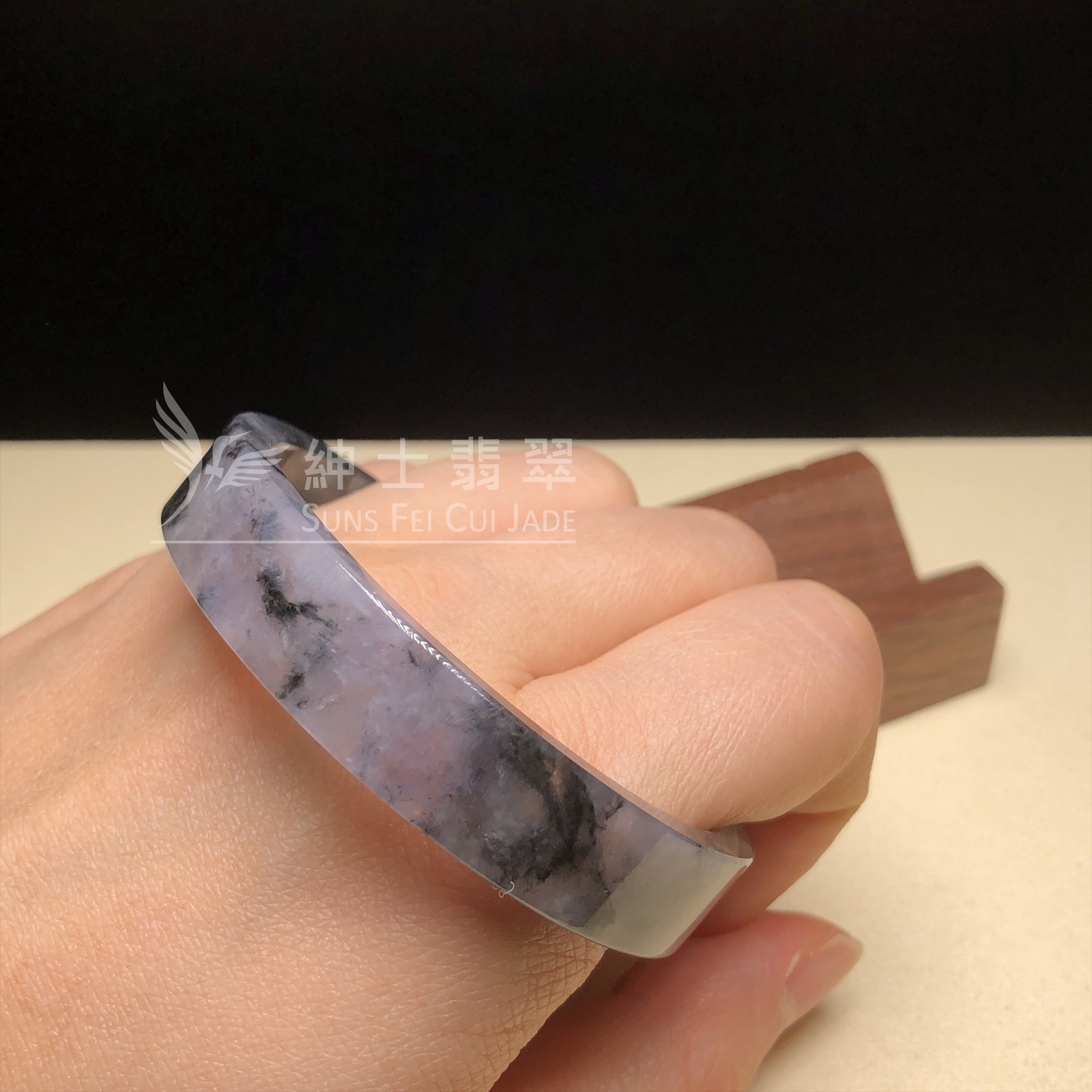 山水烏雞方貴妃鐲54.7mm C06241