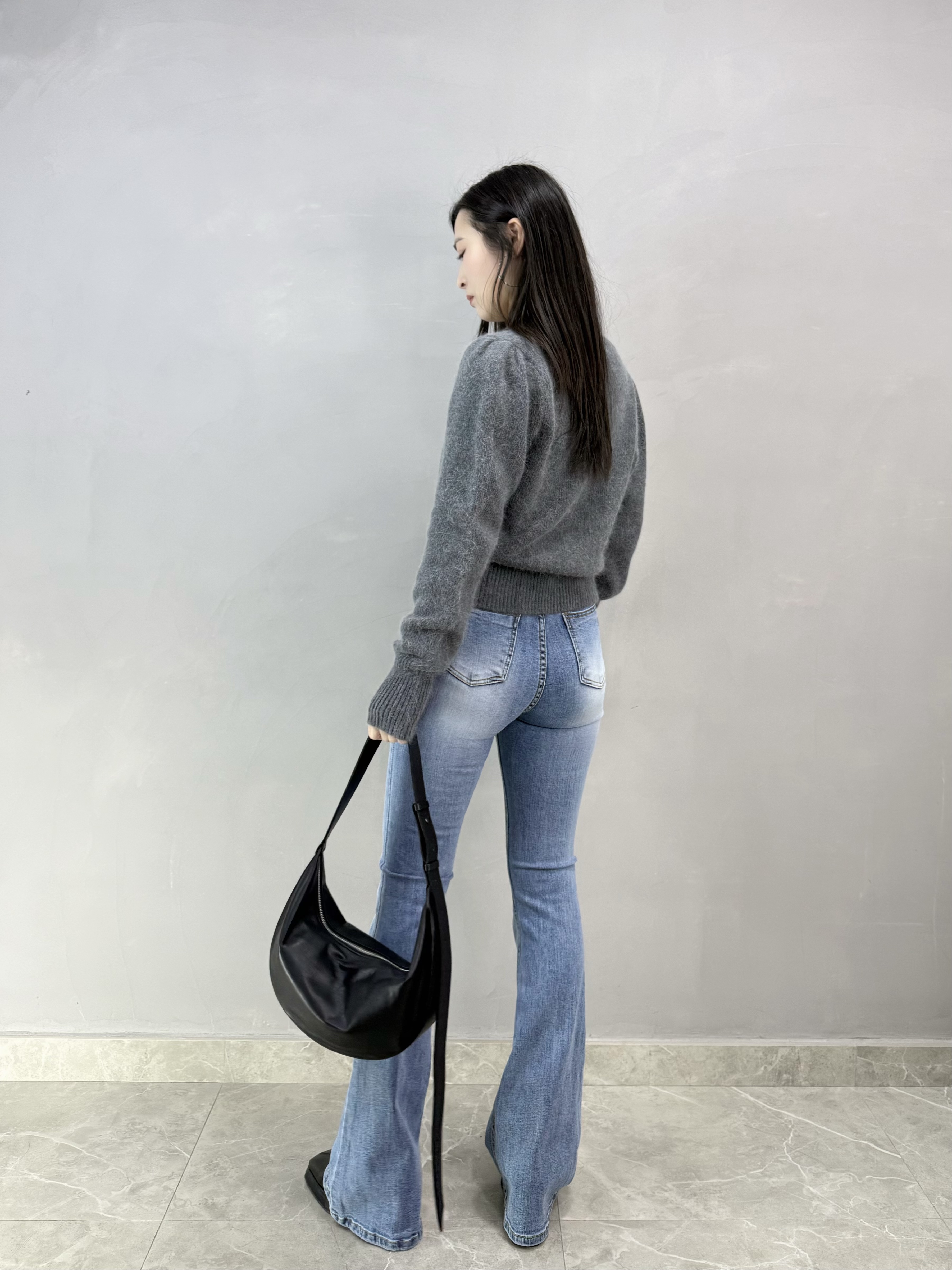 E74 高腰提臀喇叭牛仔褲