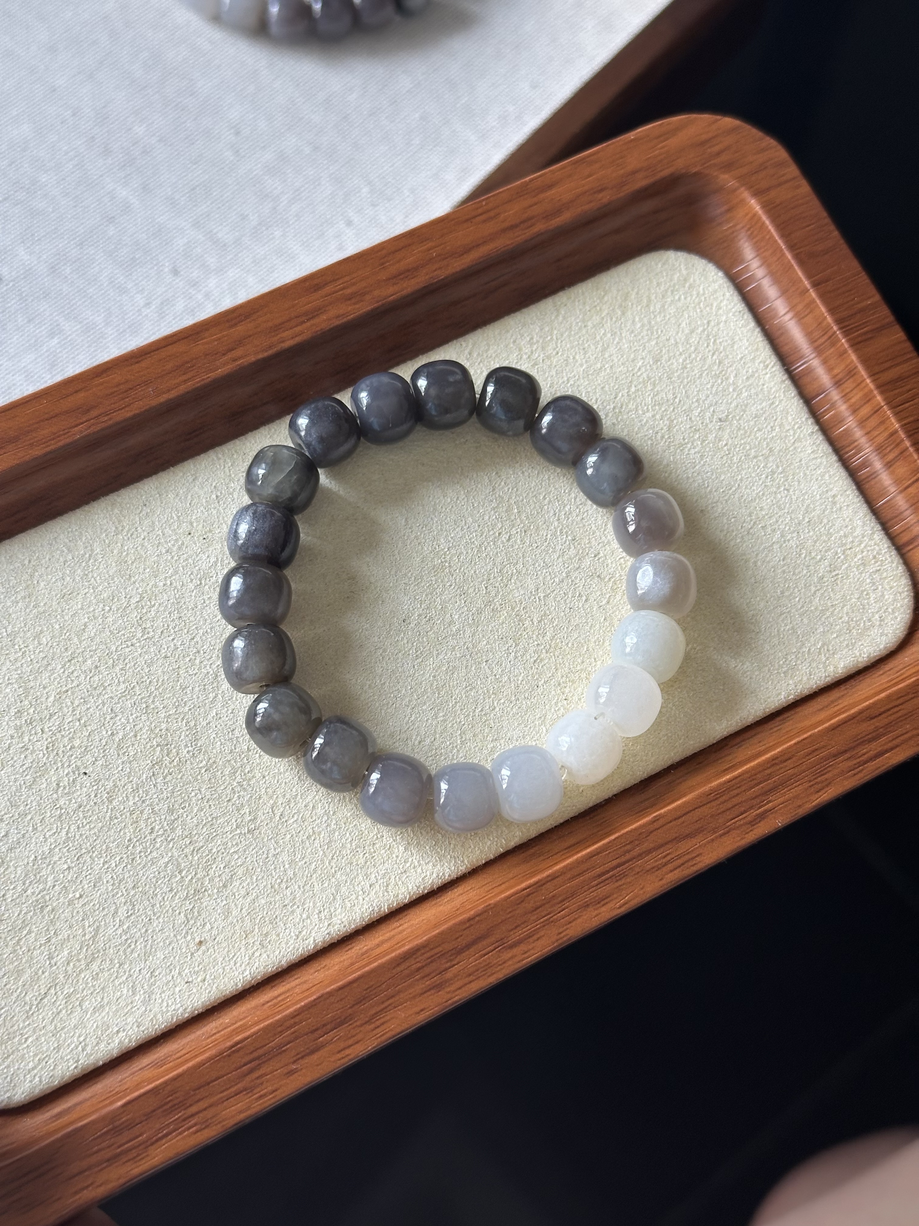 渐变和田玉 灰色｜ Hetian Jade Grey color