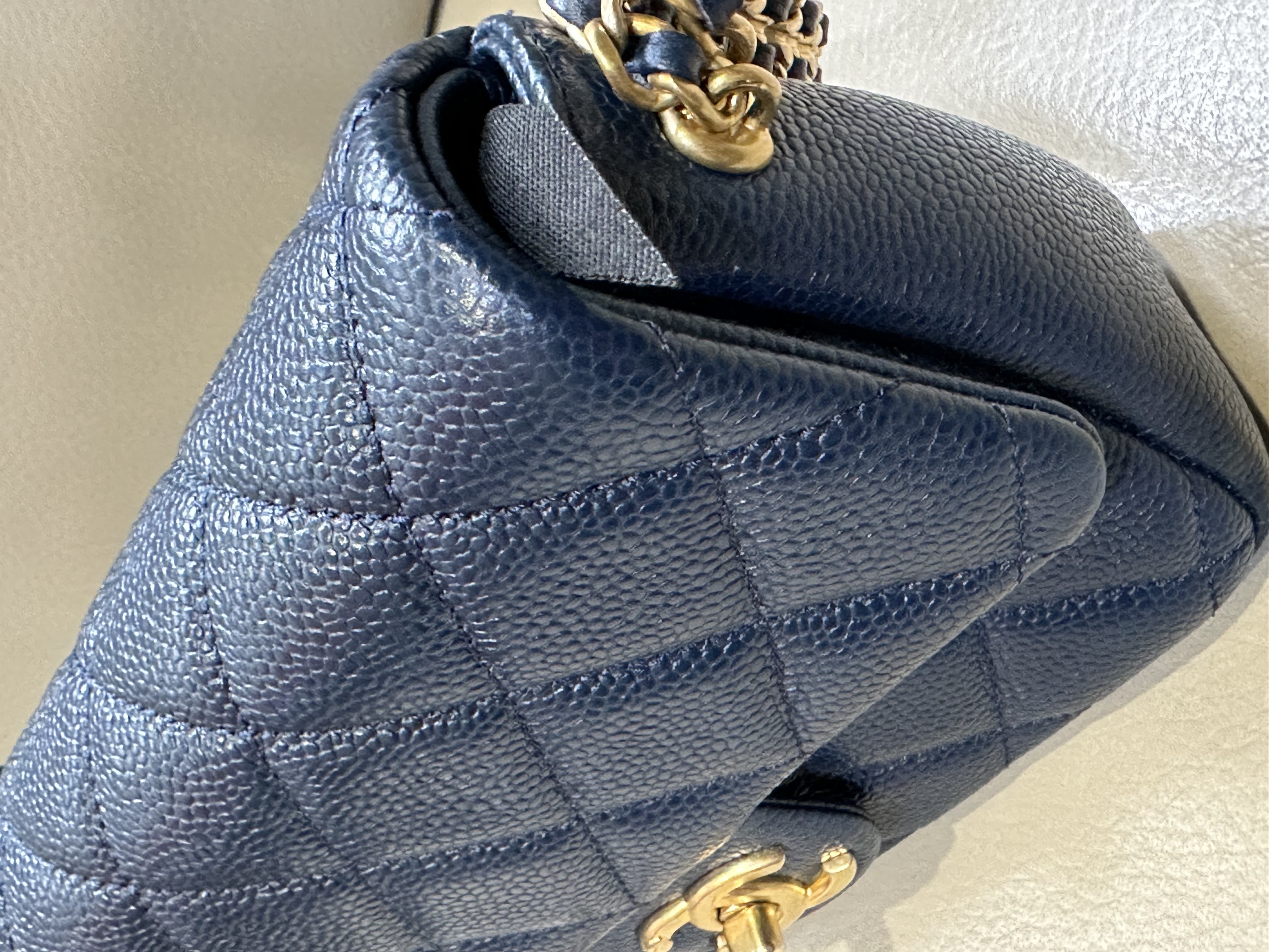 Pre-Owned Chanel Matelassé Chain Soul Flap Bag / Product Code: 26040520