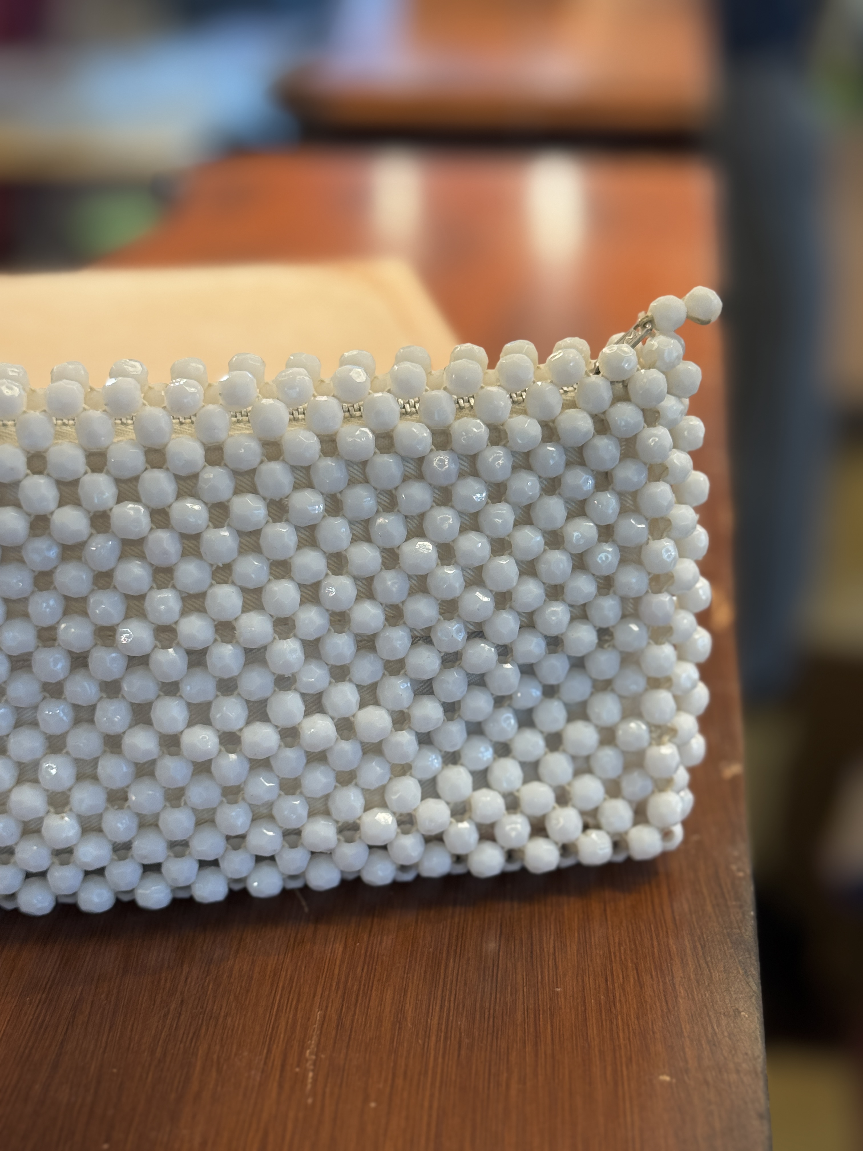 **1960s Likely Made in Hong Kong Envelop Beaded Clutch with Zipper (MT2515)