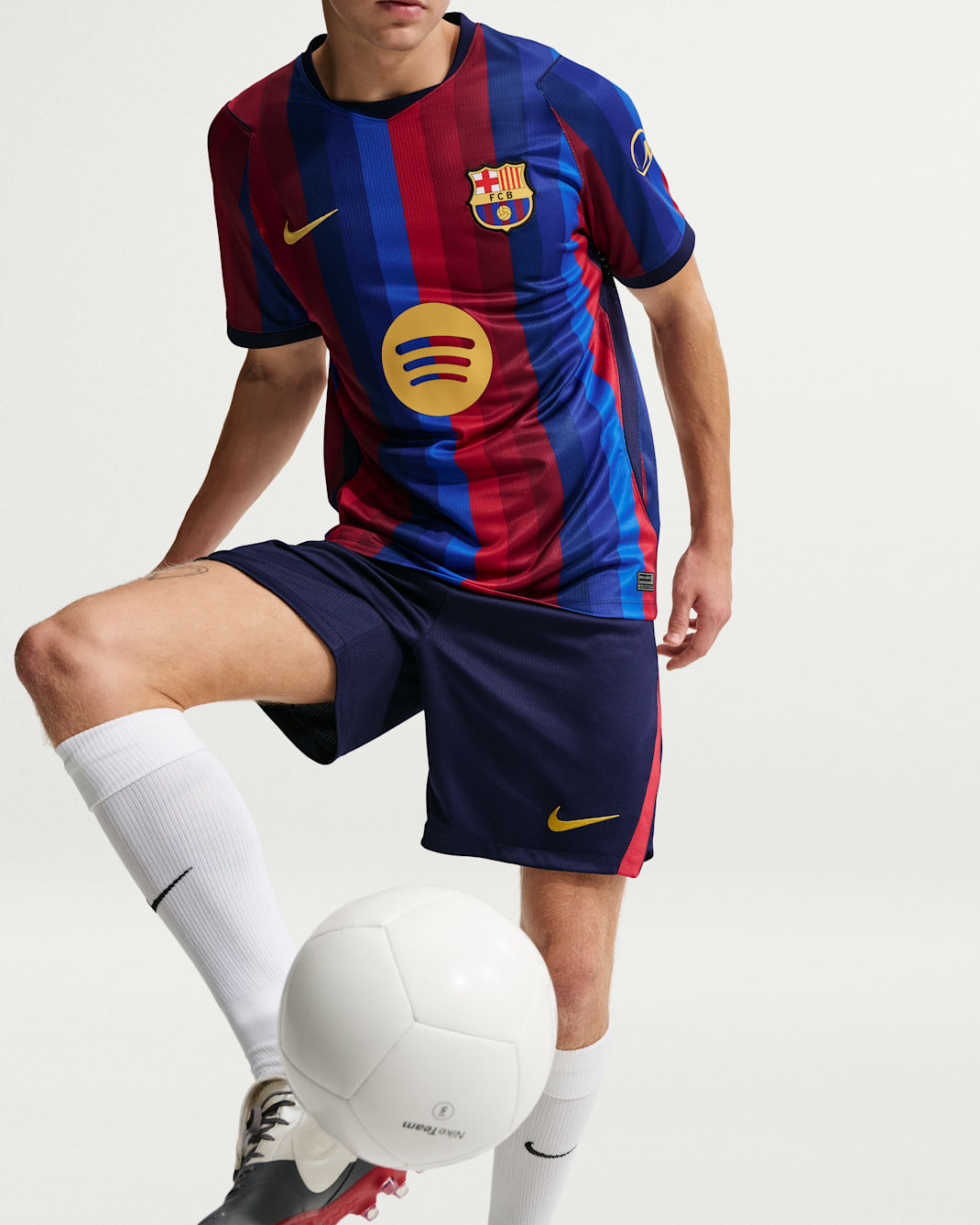 Nike Barcelona 巴塞羅拿 2026-27 主場球迷版球褲 II1947