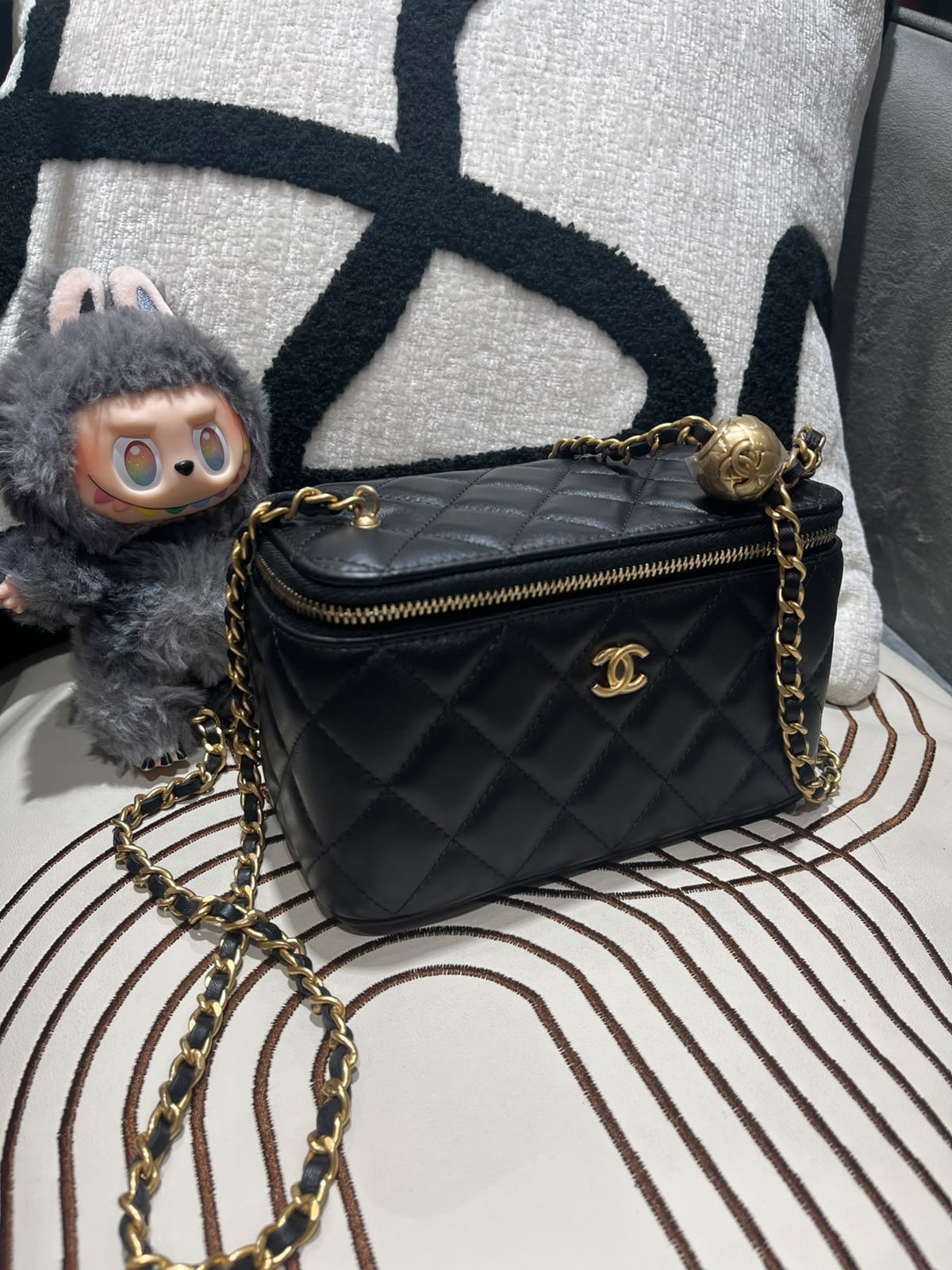 未使用品 Chanel Vanity With Pearl Crush 金球長盒子100%Authentic, Unused全新未使用品✅晶片✅Dust bag✅Box