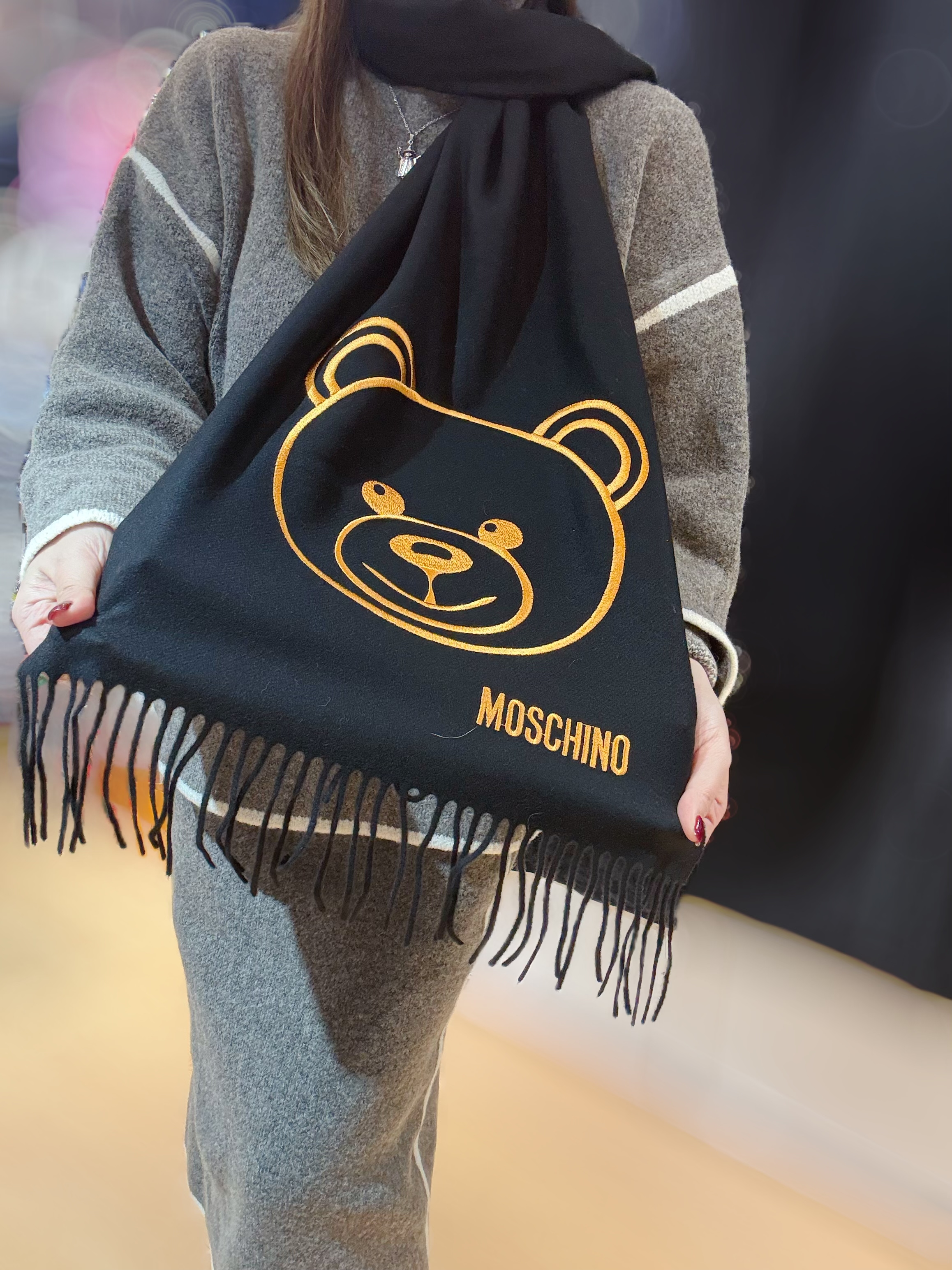 Moschino scarf 30627 blk/gold