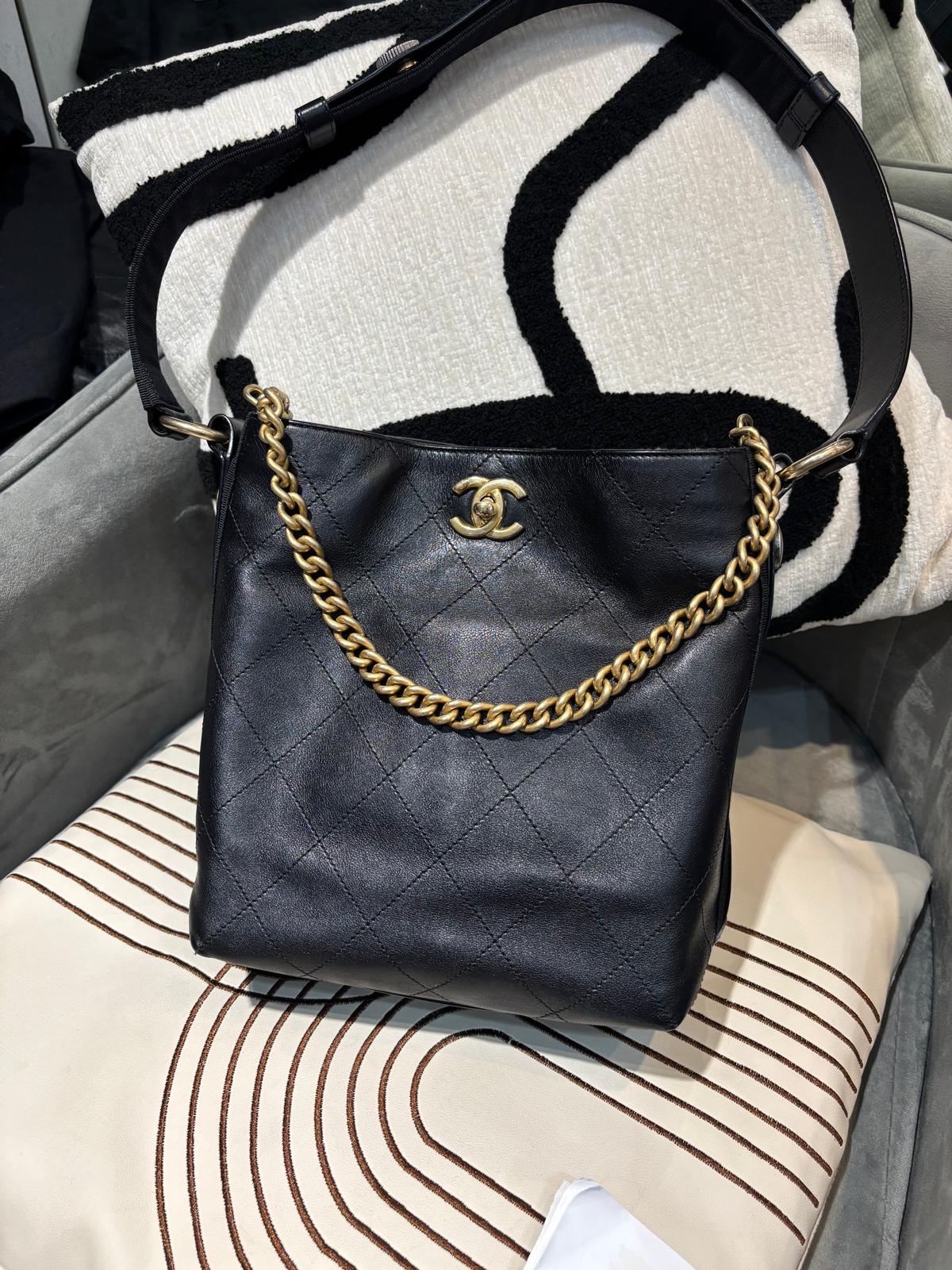 Chanel Button Up Hobo Bucket bag 100%Authentic, 95%New ✅收據✅card ✅dust bag 