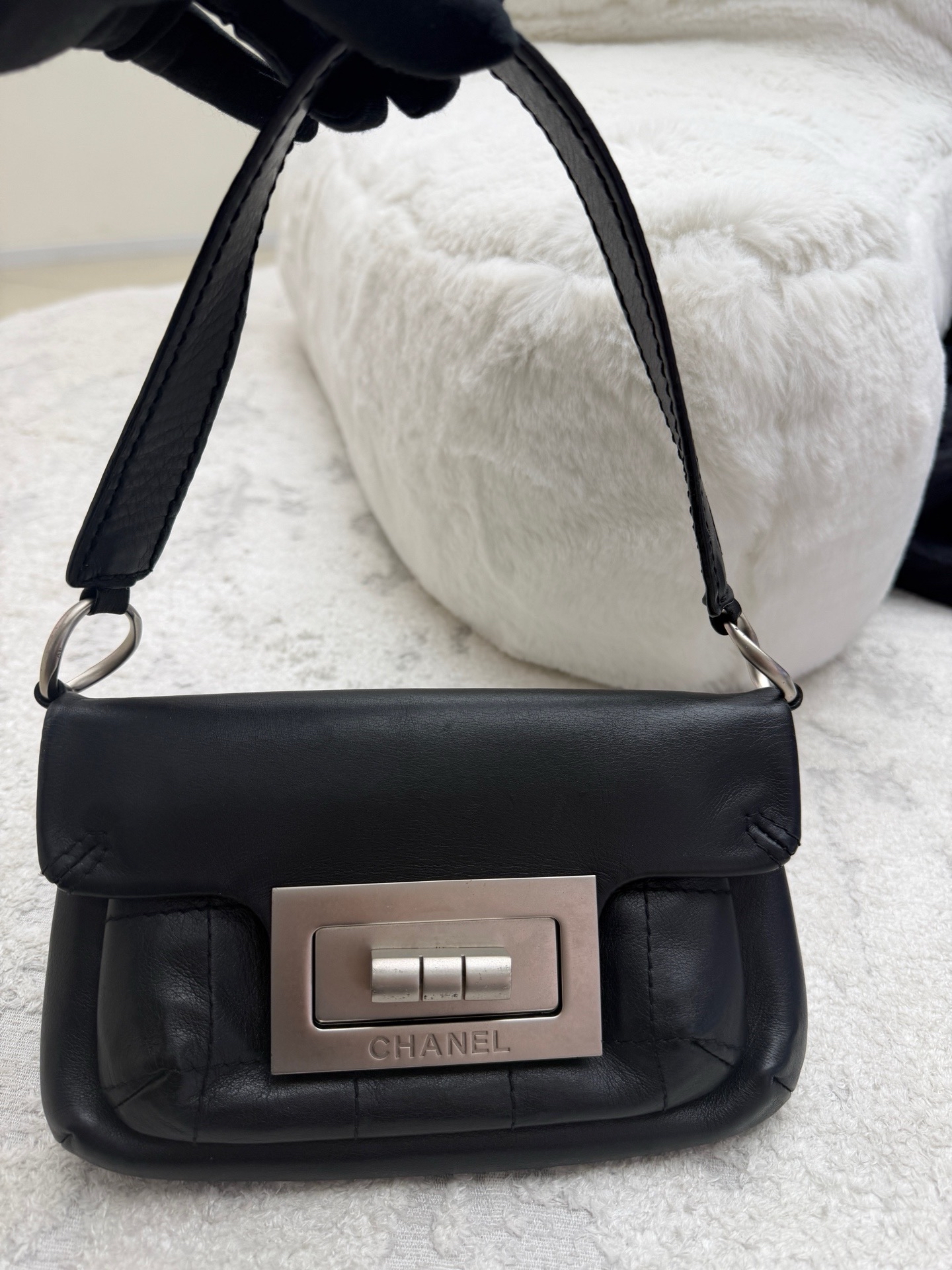 【預訂貨品】Chanel 冰格方形扣腋下包