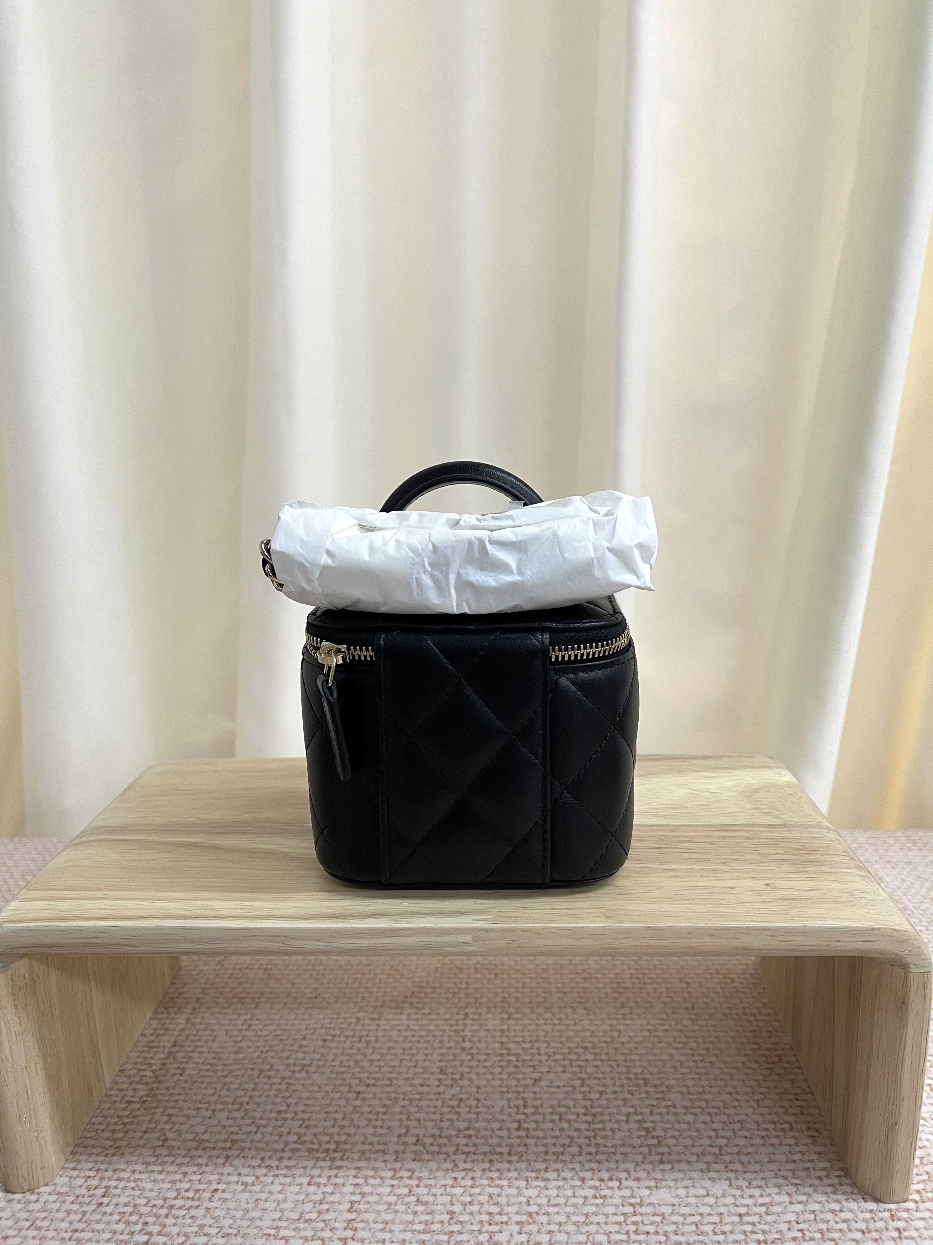Unused item Chanel Vanity case/ Product Code: 26020701