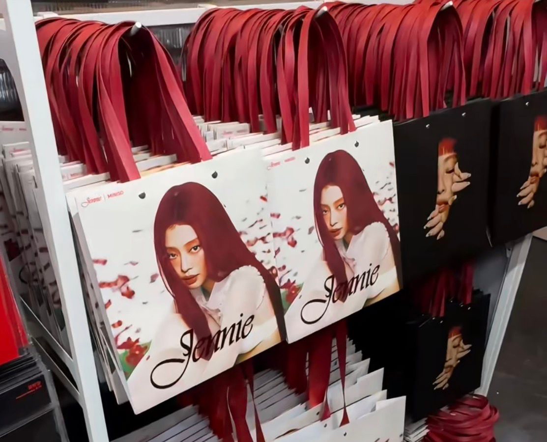 現貨 JENNIE RUBY X MINISO 人物紙袋