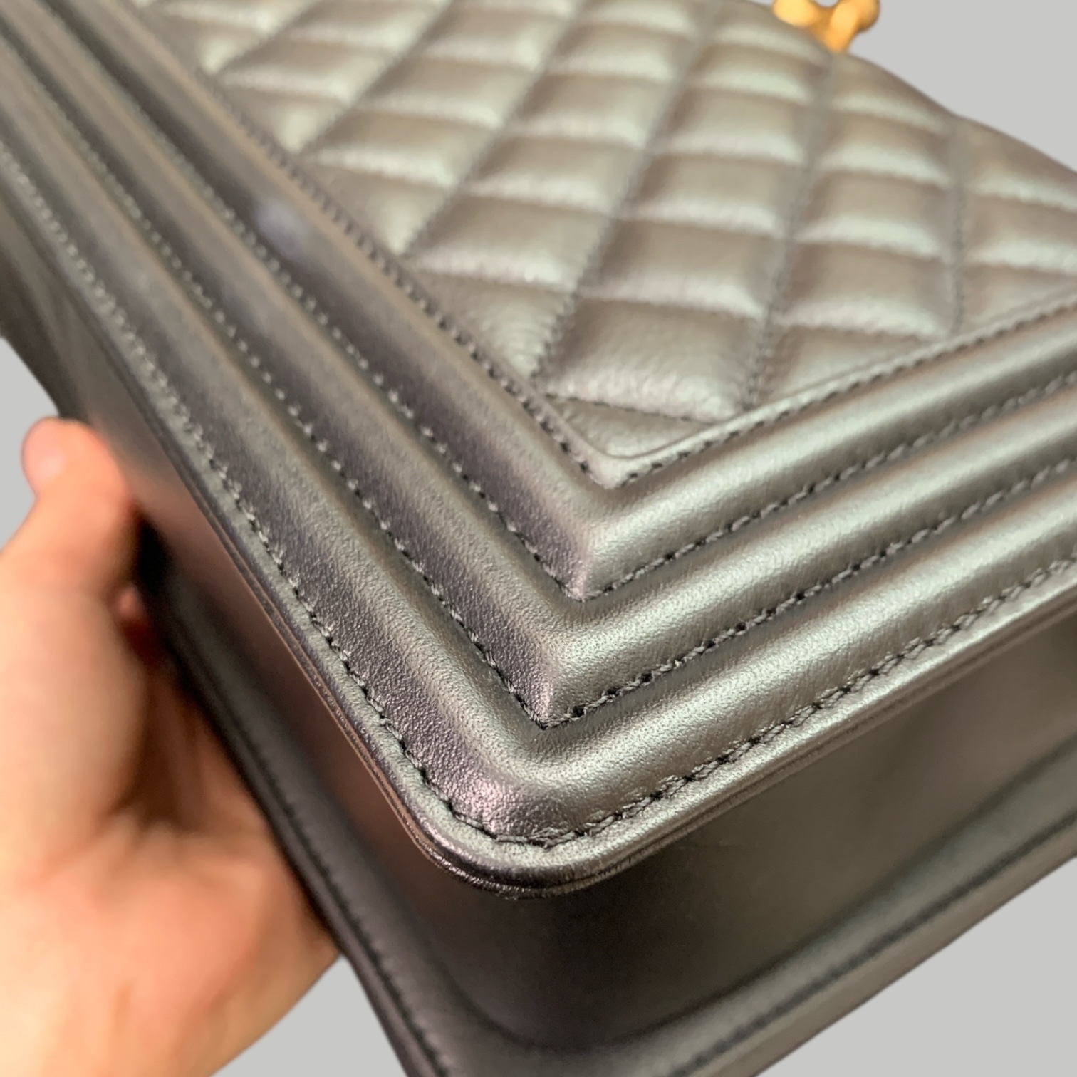 Chanel 小牛皮Leboy medium金扣