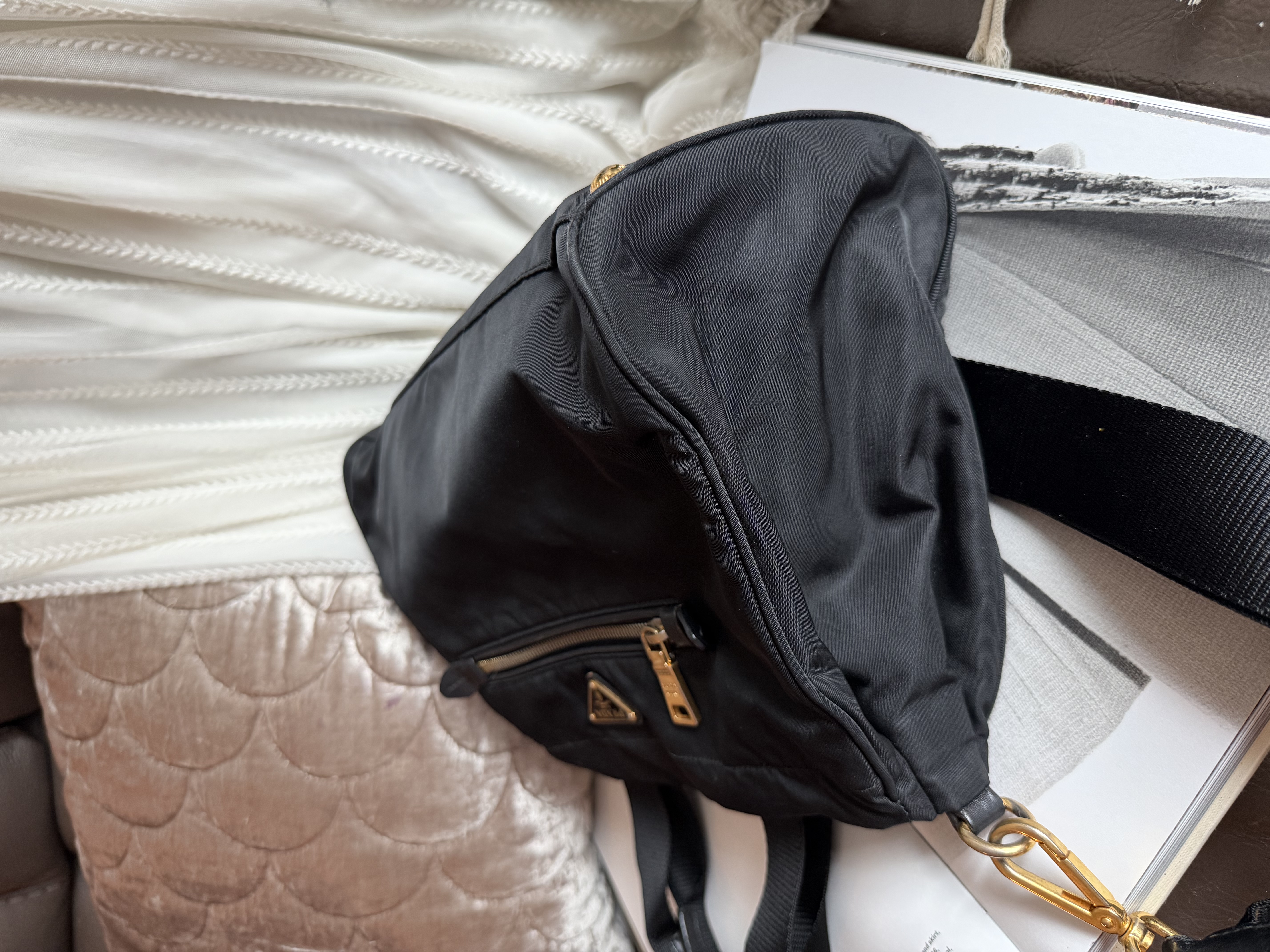 prada黑色 black re nylon bag with original strap