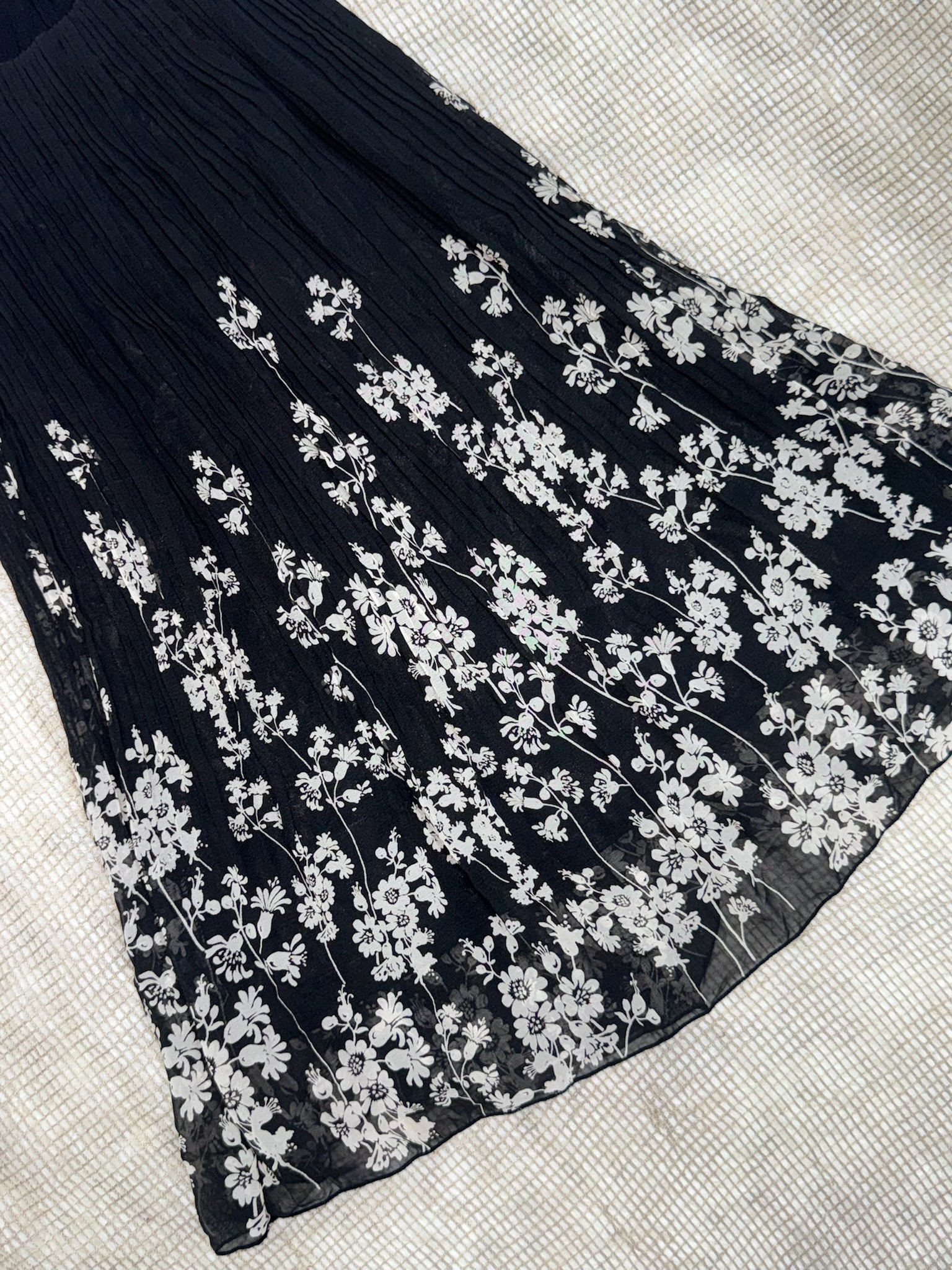 Cottagecore Botanical Wildflower Plisse Maxi Skirt in Black