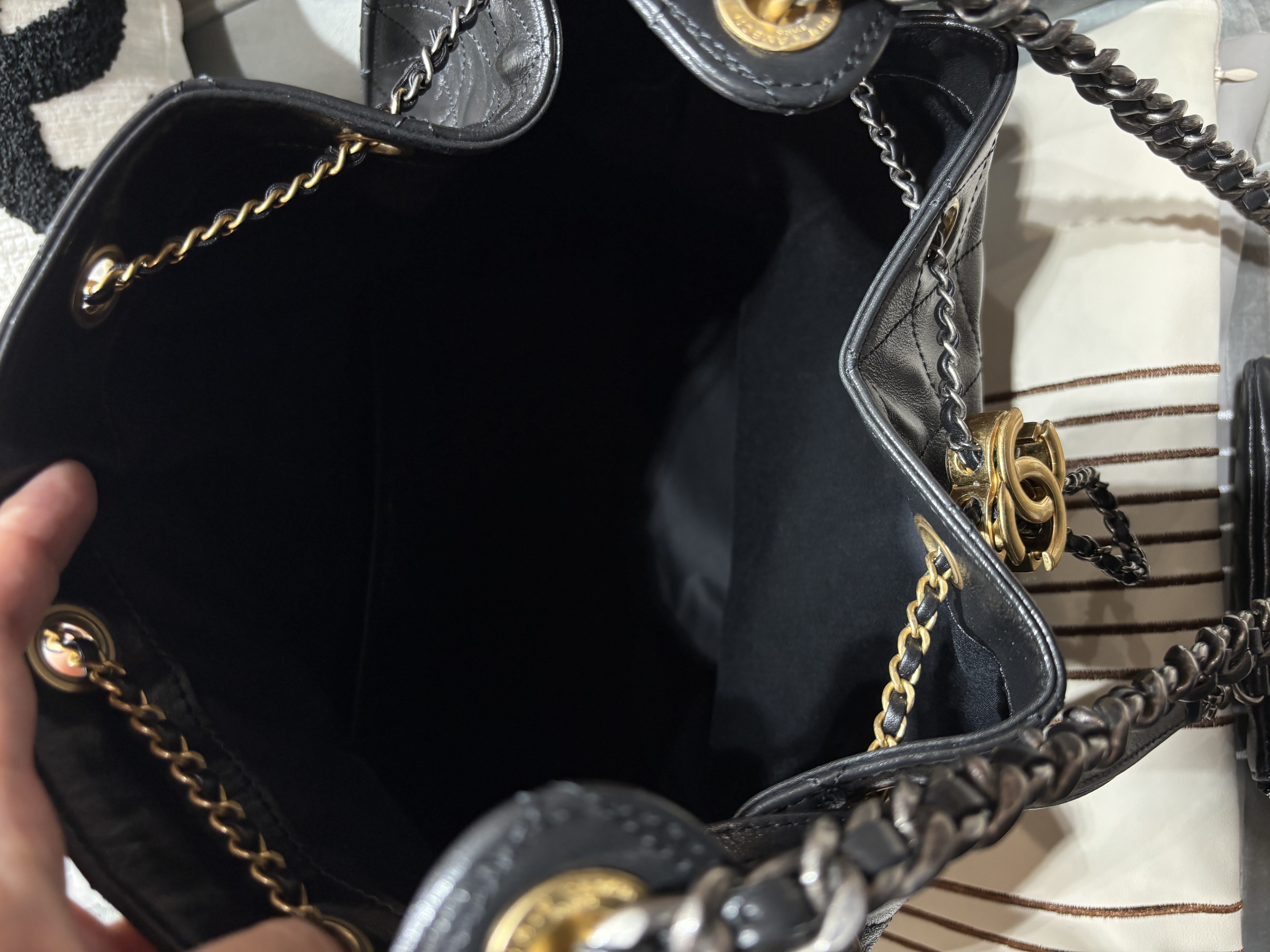 Chanel 25 large hobo calfskin 100%Authentic, 99%new ✅專門店收據 ✅晶片✅防塵袋✅盒