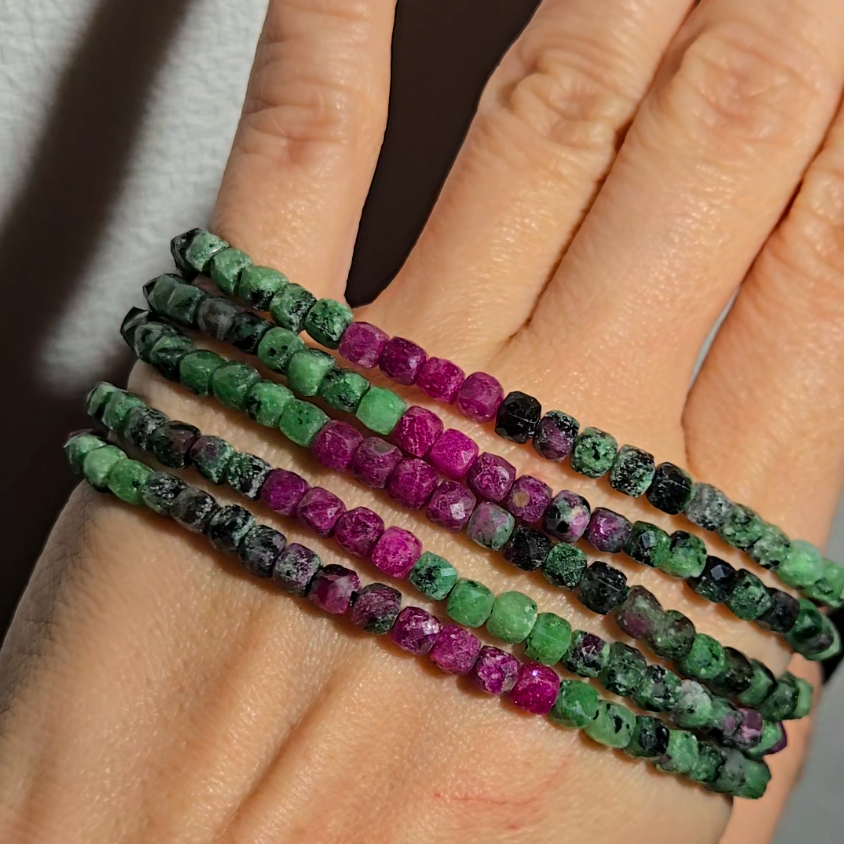 Faceted ruby in zoisite bead bracelets with UV - JW79