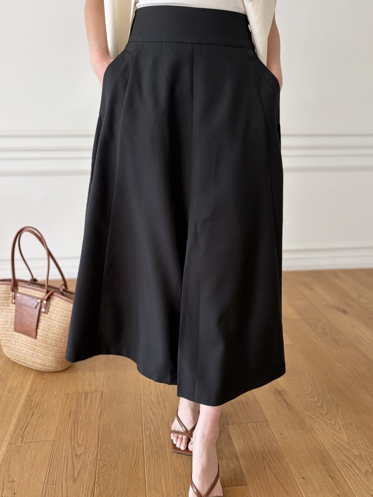 Front-Slit Midi Flare Skirt (Black)