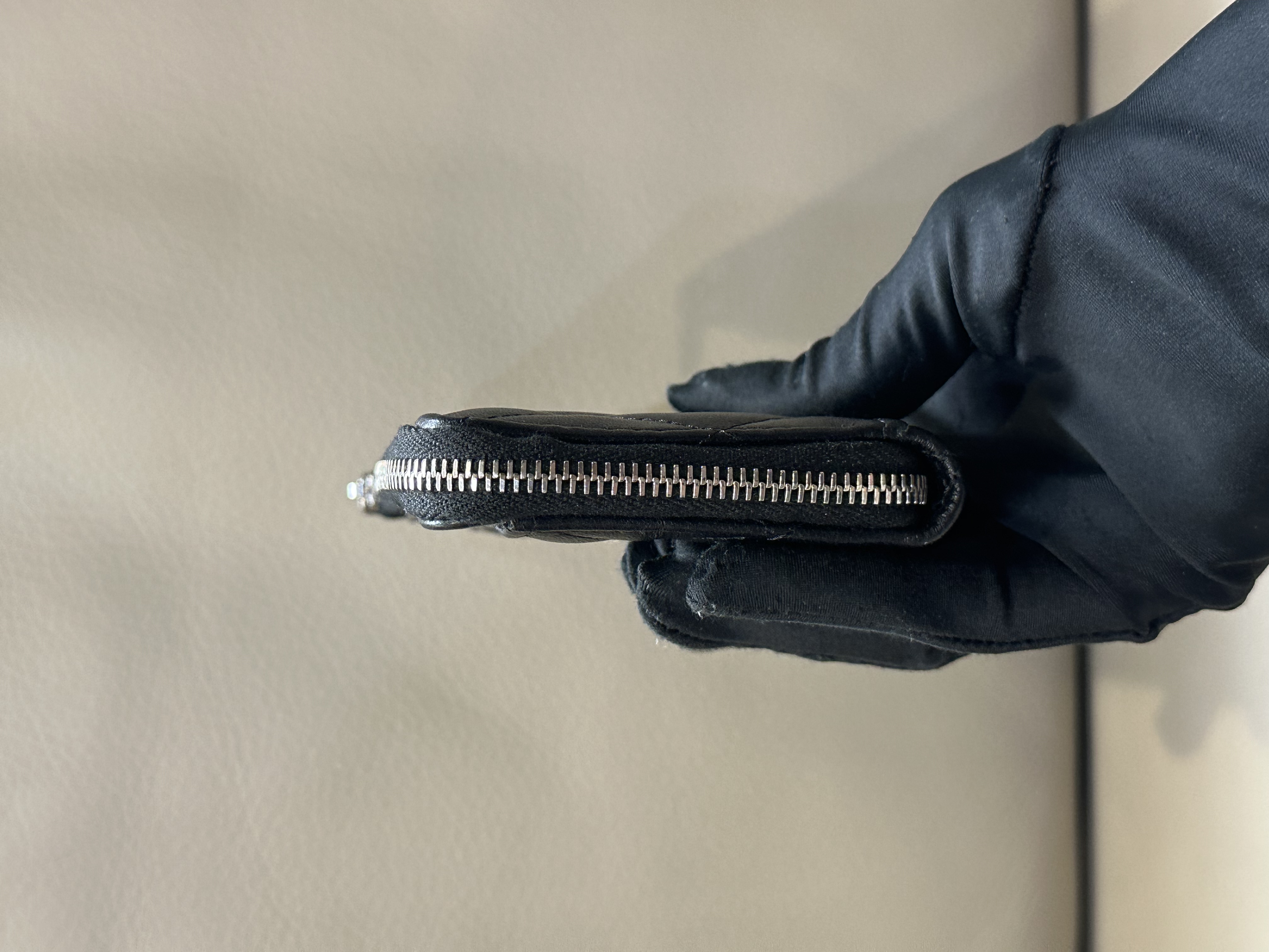 Pre-owned Chanel Star CC Quilted L-Zip Card Holder / Product Code: 26040505