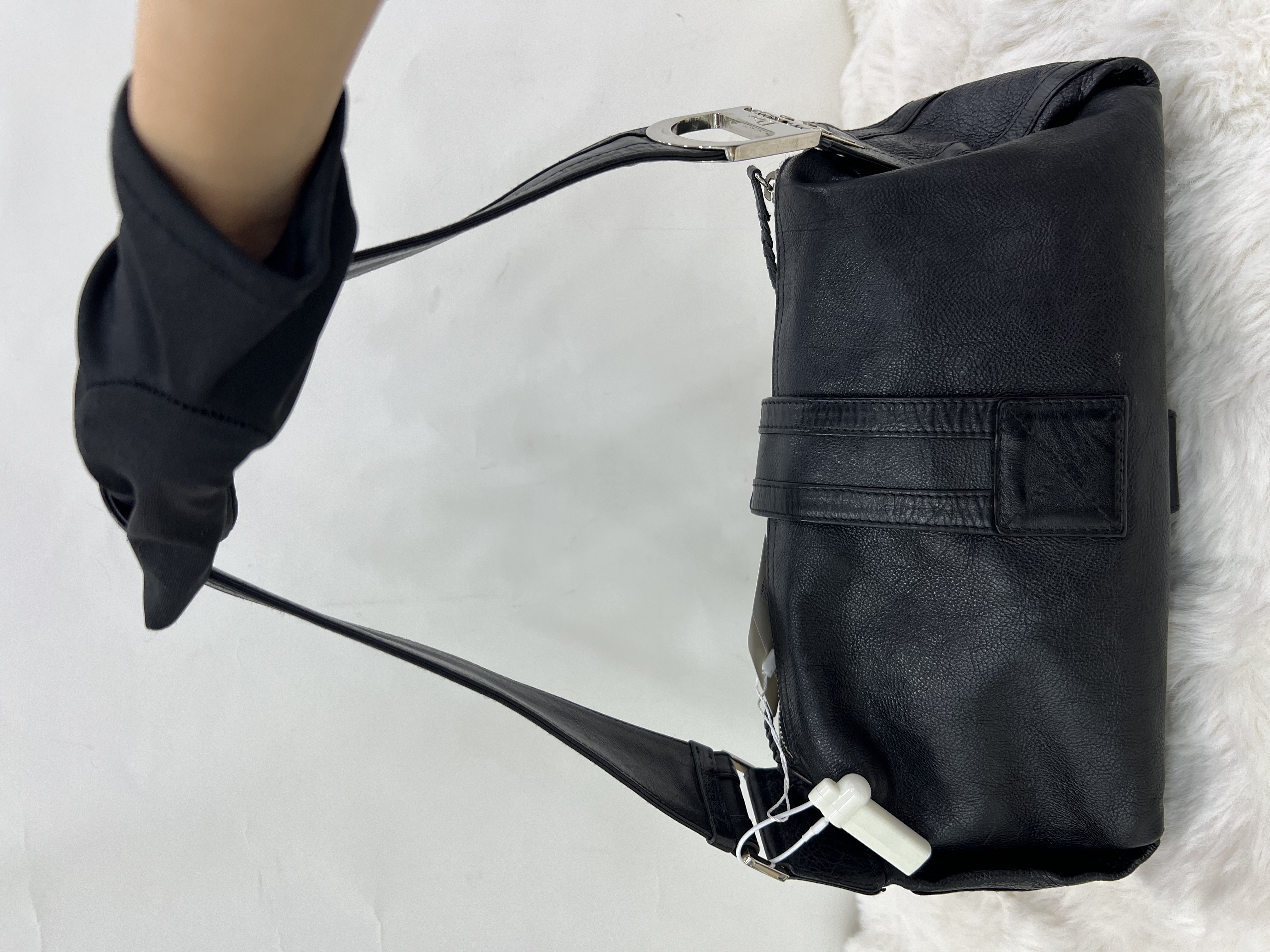 直播貨品 |  [1個-$100 2個-$300］J49