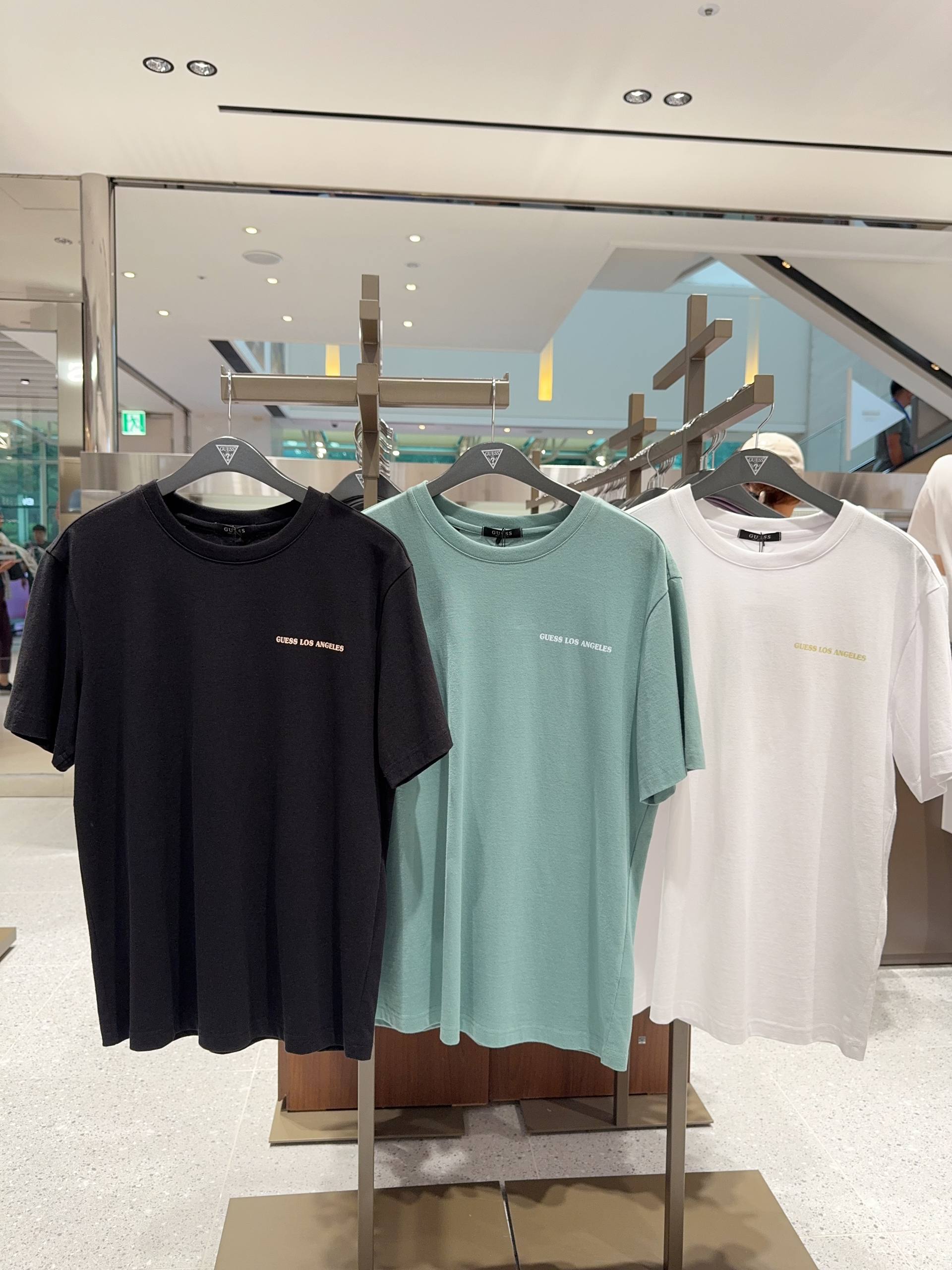 🇰🇷Guess宽松版上衣✨