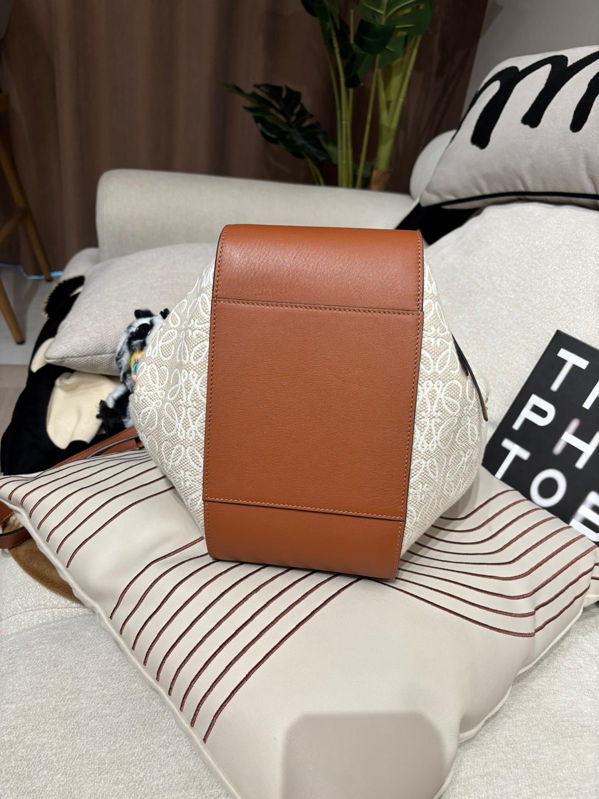 Loewe hammock Shoulder bag Small 100%Authentic, 98%New ✅Dust bag