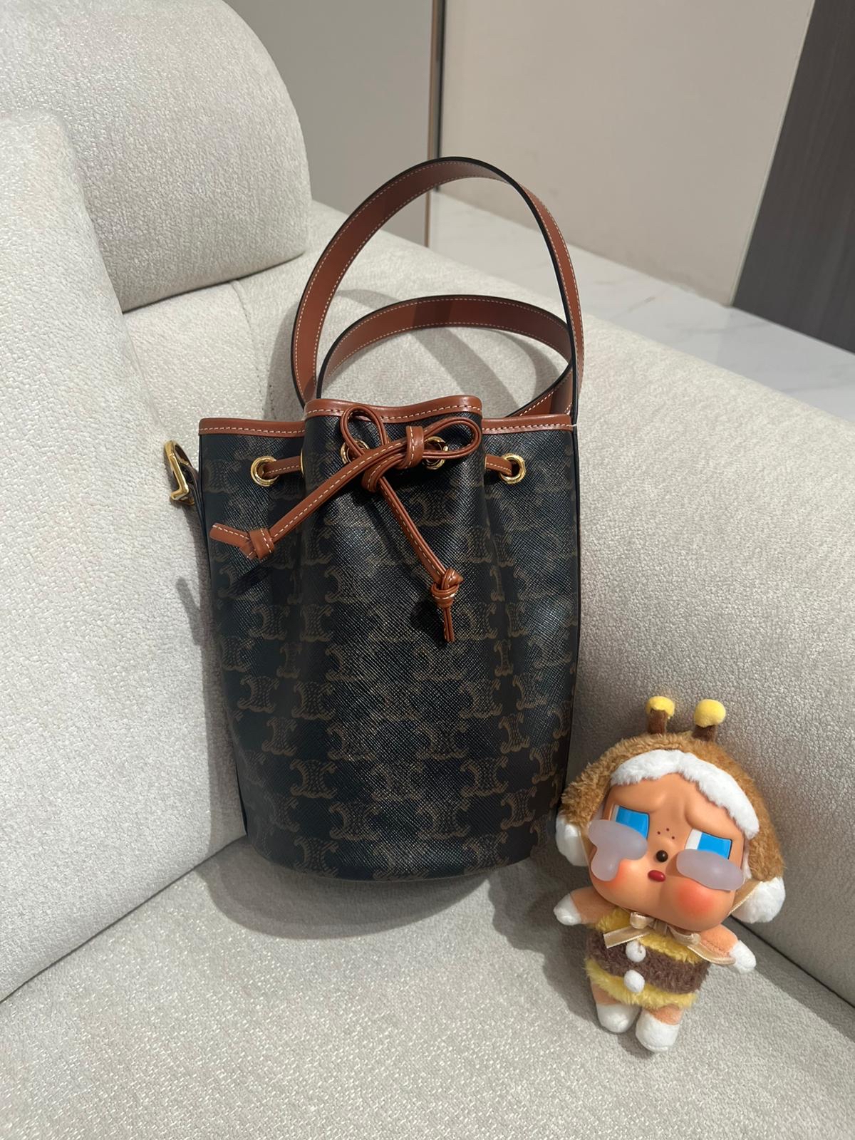 CELINE bucket bag small TRIOMPHE drawstrings bag 100%Authentic,99%new unused✅塵袋 