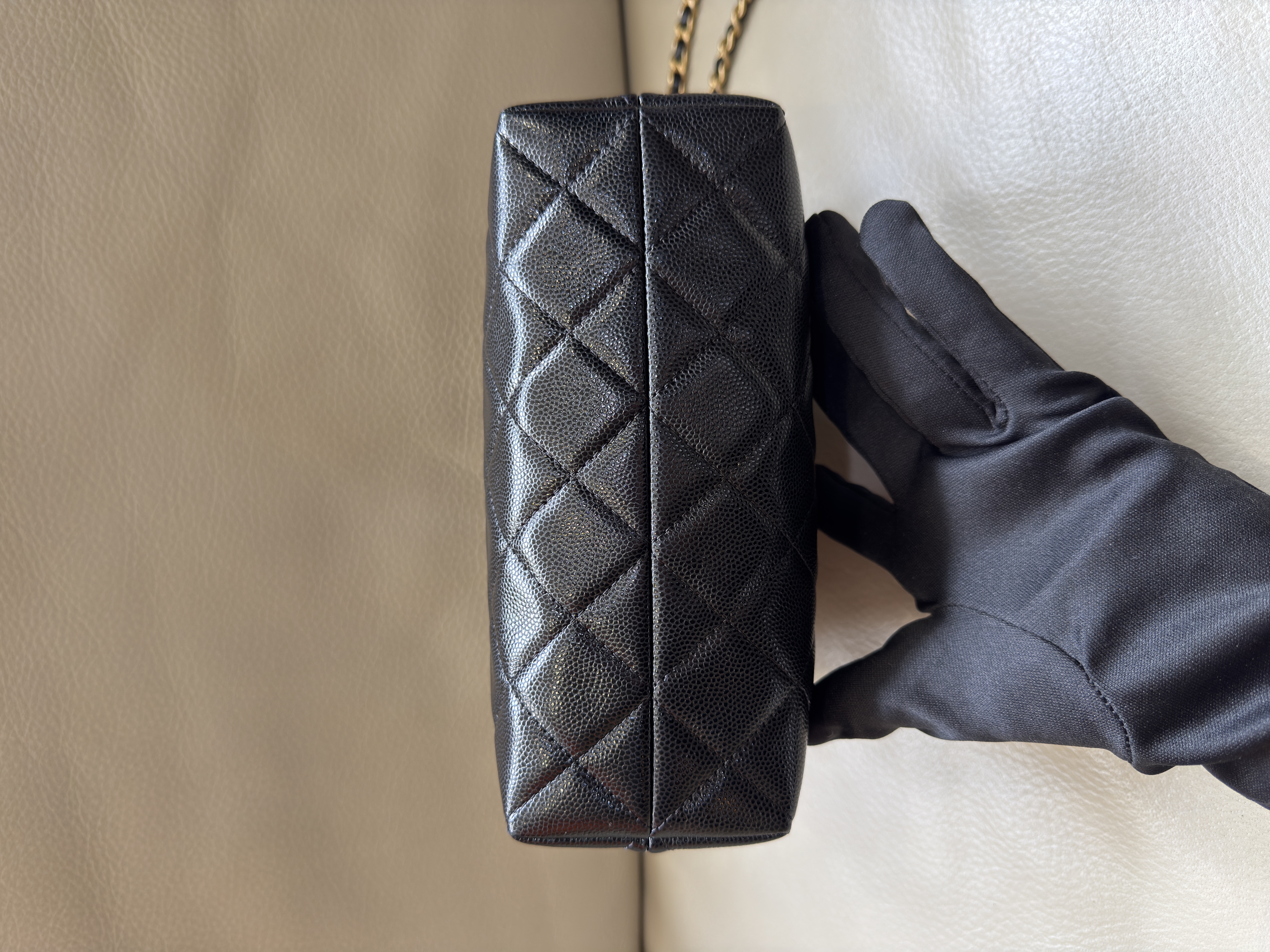 Pre-Owned CHANEL Hobo Handbag / Product Code: 26042529