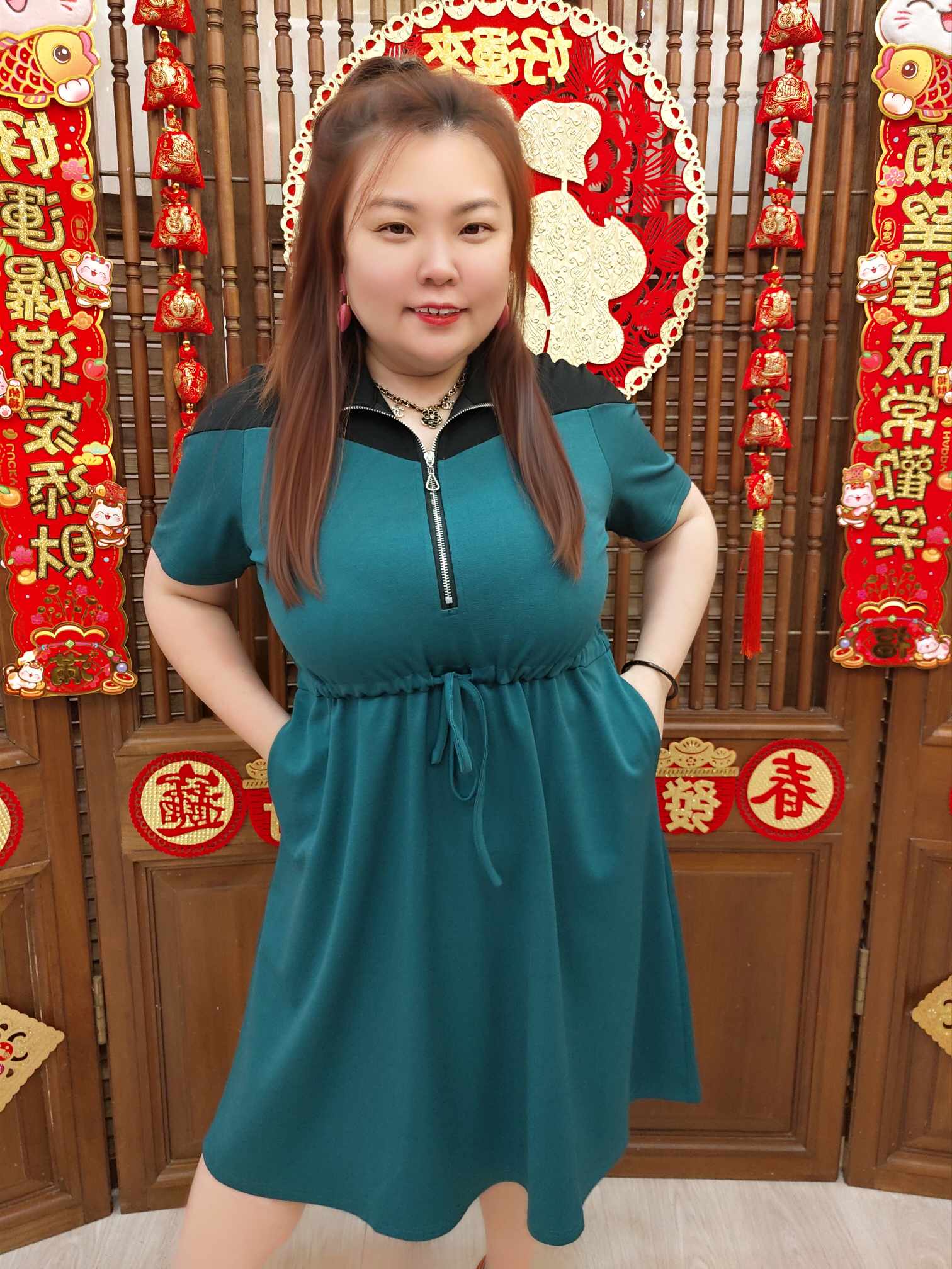 DBB03 CL181507 拼色拉链束腰连衣裙