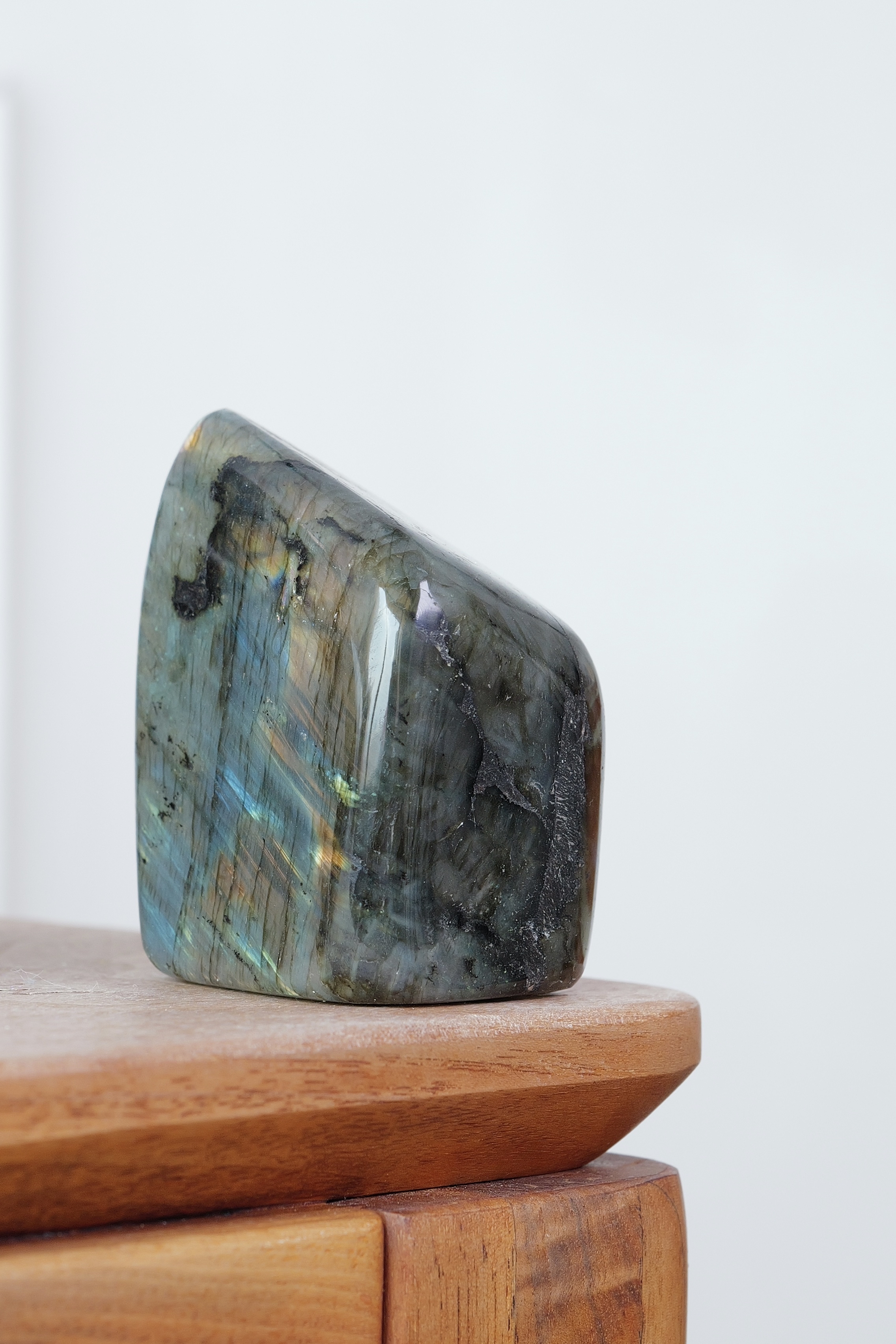 ༒ 242g 6.5cm幻彩光拉長石擺件༒ LA.0491C5-RA*2TJ>