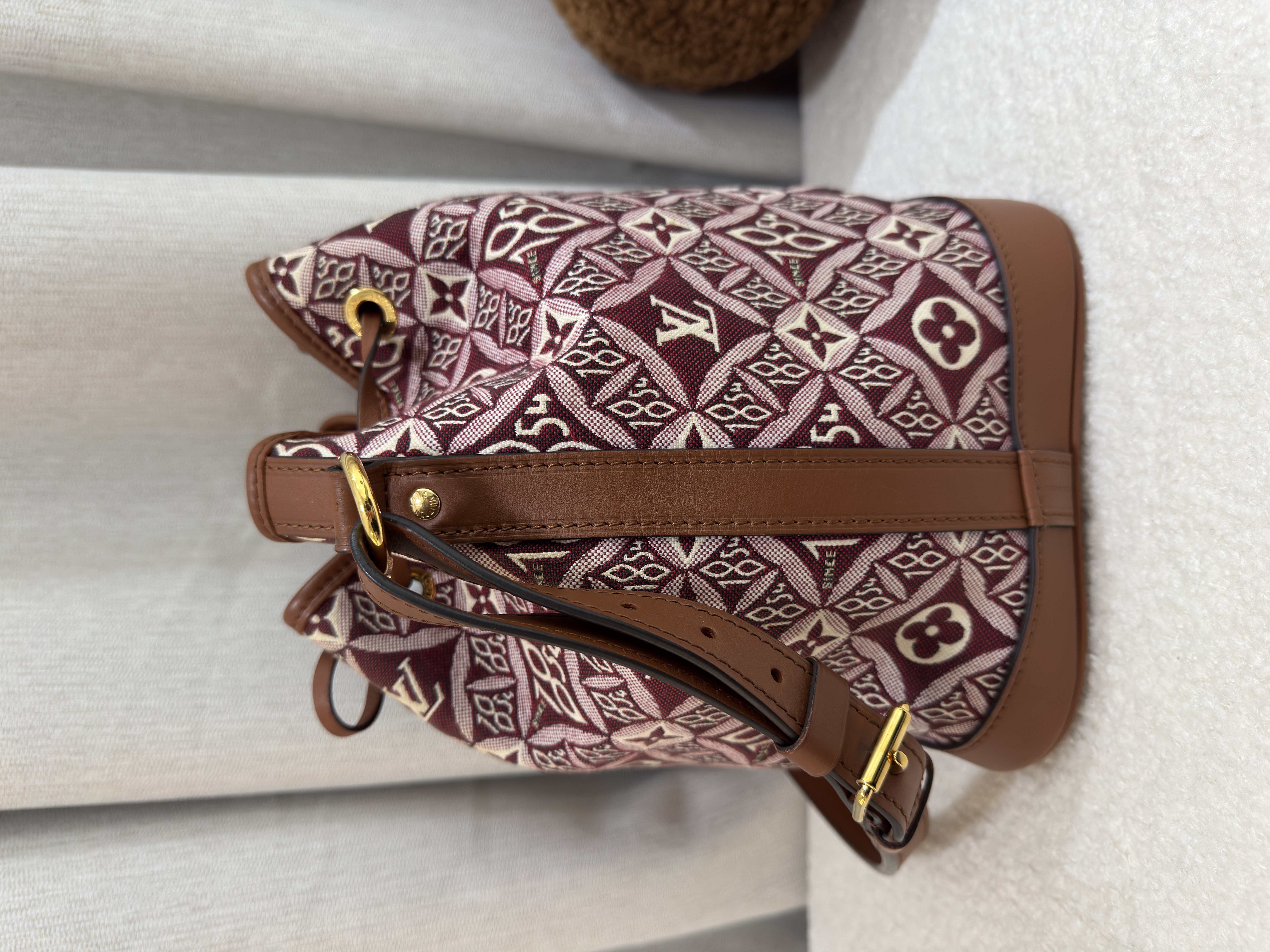 Pre-Owned Louis Vuitton Red Bucket Bag / Product Code : 26021606