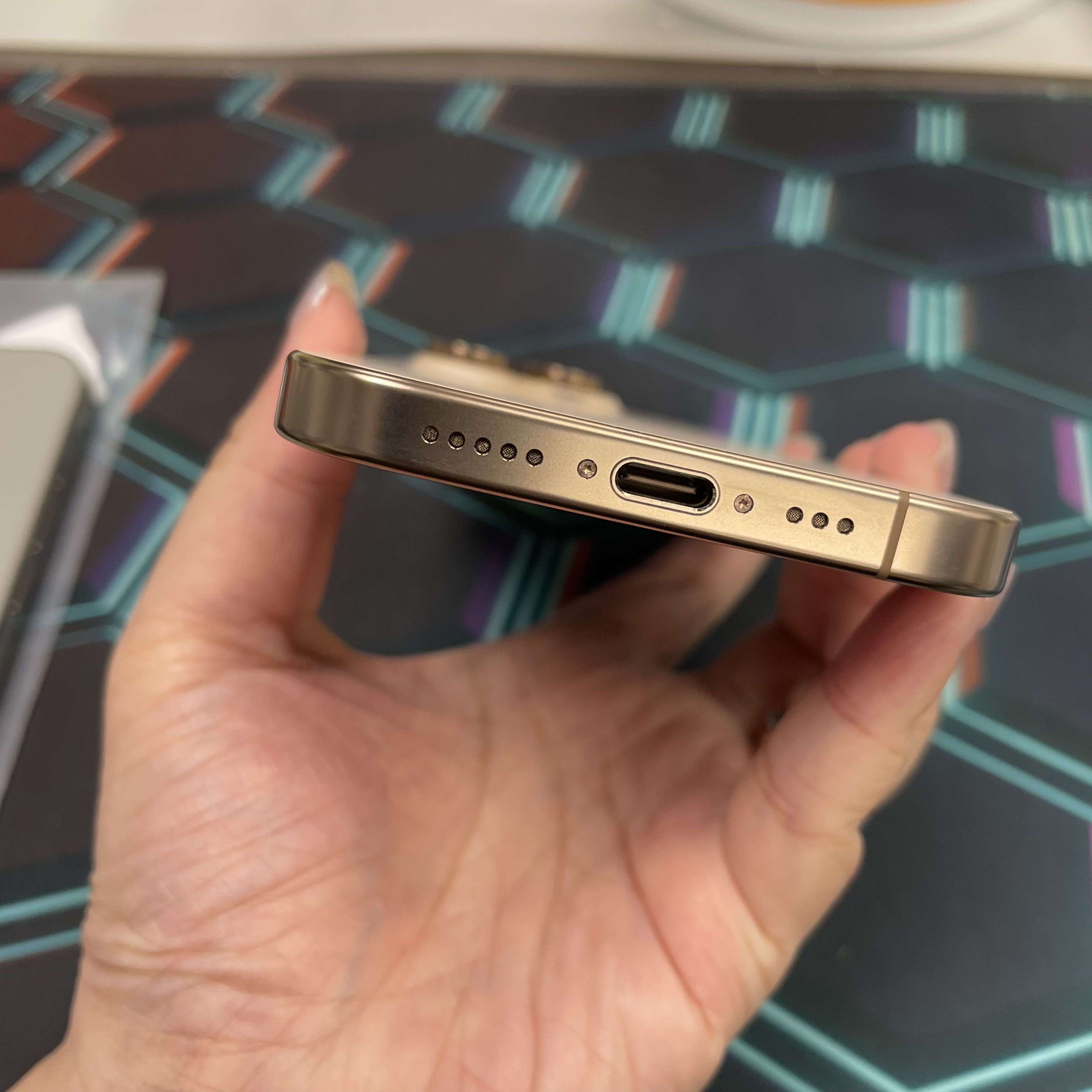 *7562。16 Pro 勁靚機 256GB 電91 沙色 gold