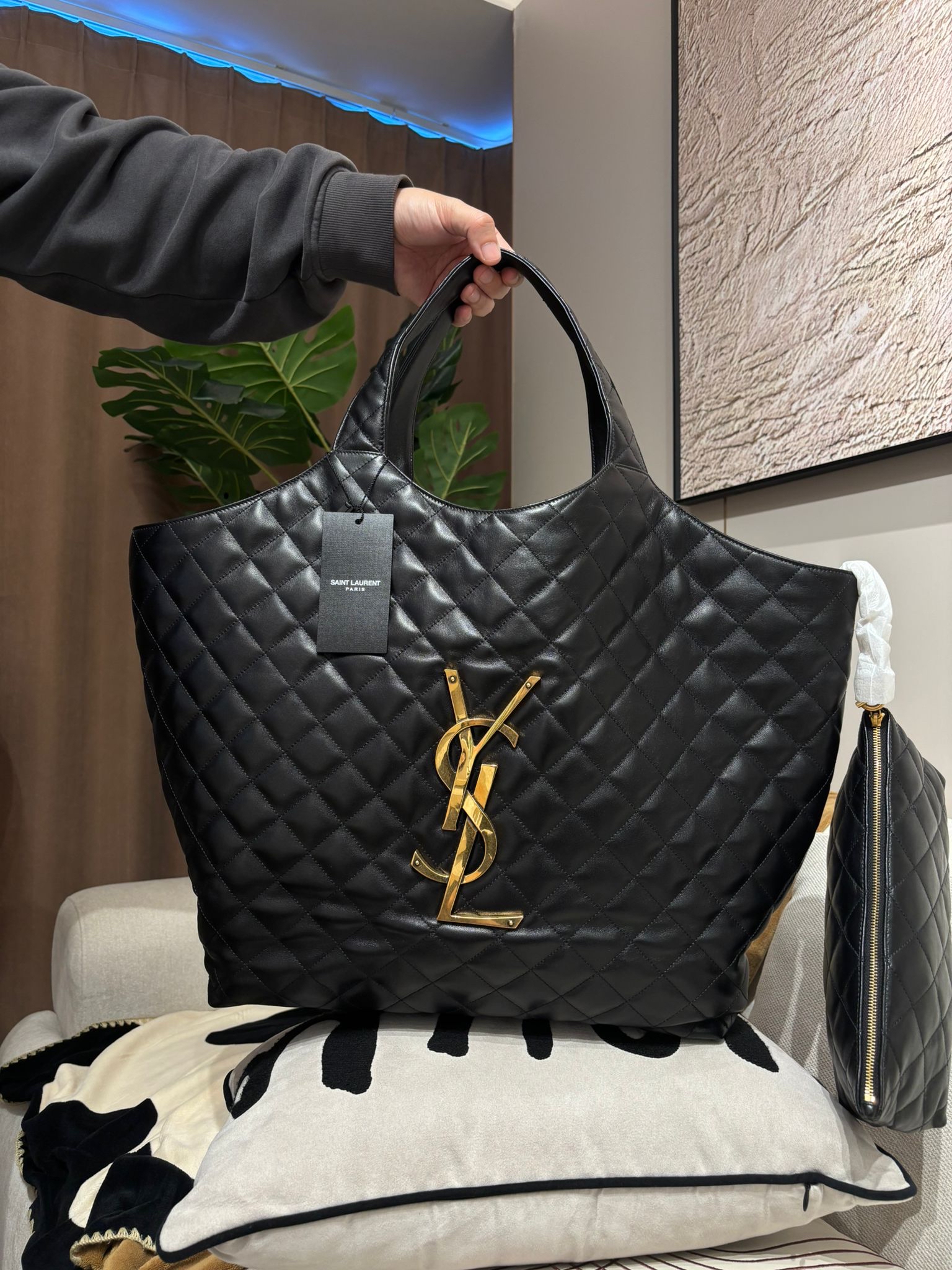 未使用品Ysl Icare Maxi Tote bag 100%Authentic, Unused ✅Tag ✅Dust bag