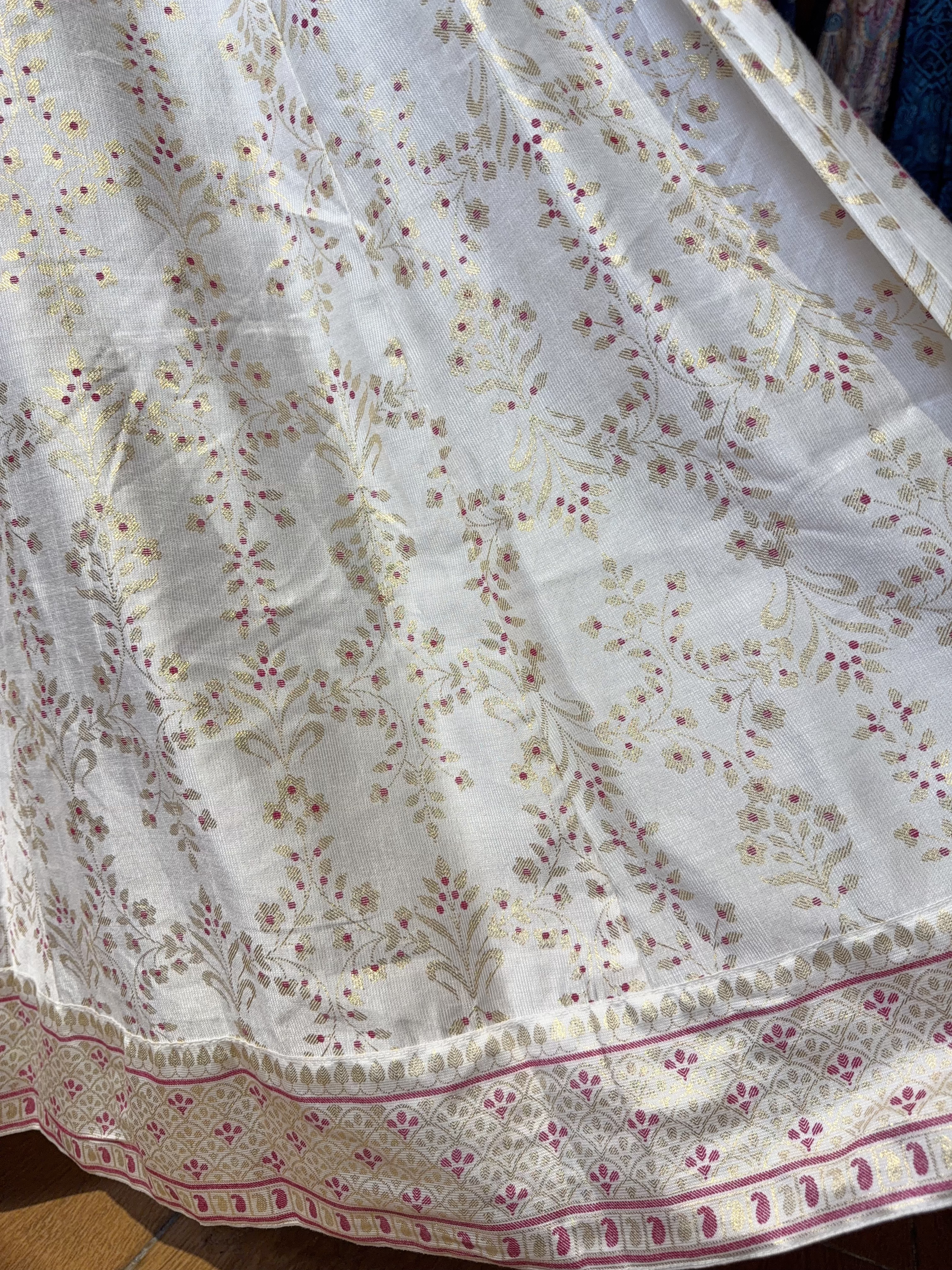 1662 Pearl White X Pink Emb. 12-cloth 4-Rope OP 49"