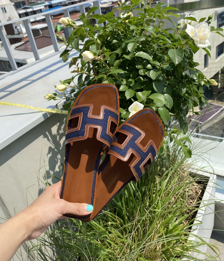Contrast Hannah Sandals (3 colors)